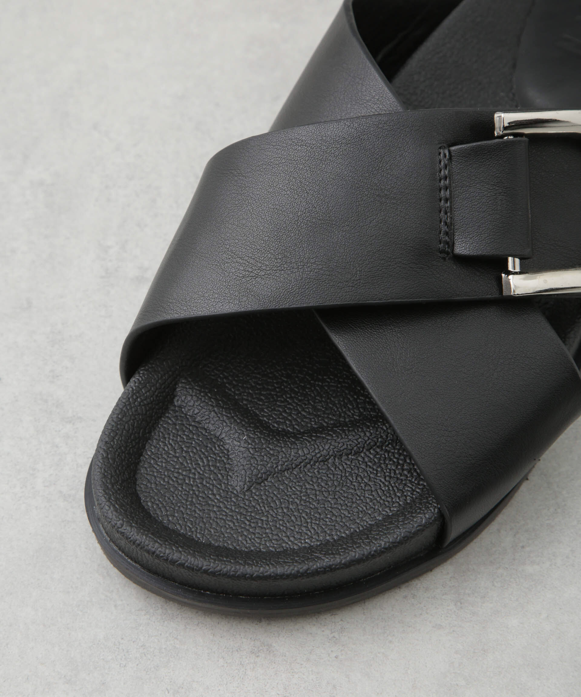 nano･universe「クロスバックルフラットサンダル」|サンダル|