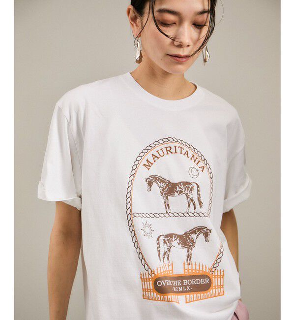SALON adam et rope'「Over the Border グラフィックプリントTEE / レタリングTシャツ［洗える］」|Tシャツ・カットソー|