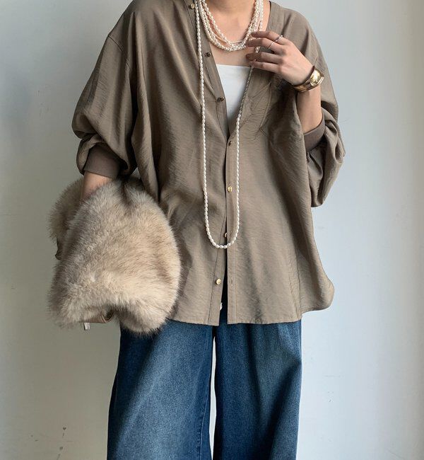  「【新色追加】GOLDボタンVVシャツ」|シャツ・ブラウス|