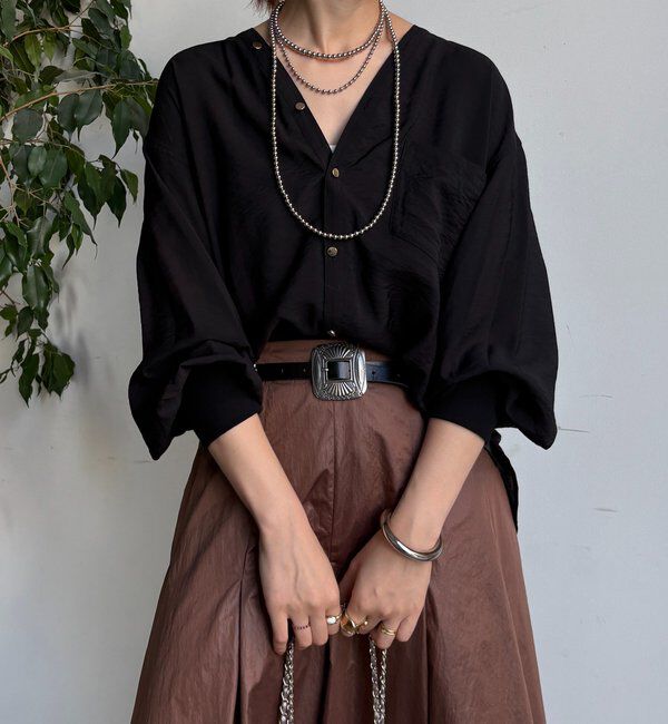  「【新色追加】GOLDボタンVVシャツ」|シャツ・ブラウス|