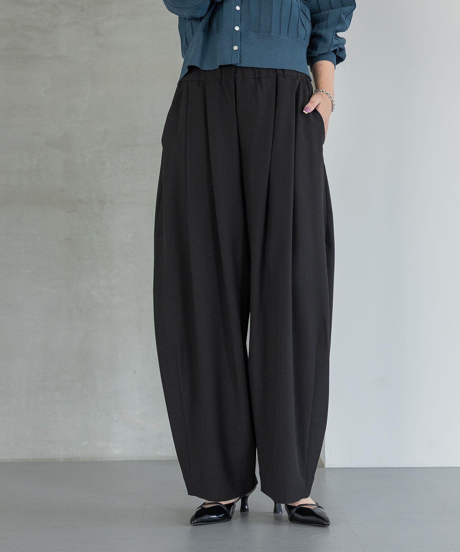 A part by 「スラックスコクーンボリュームパンツ」|スラックス|ブラック