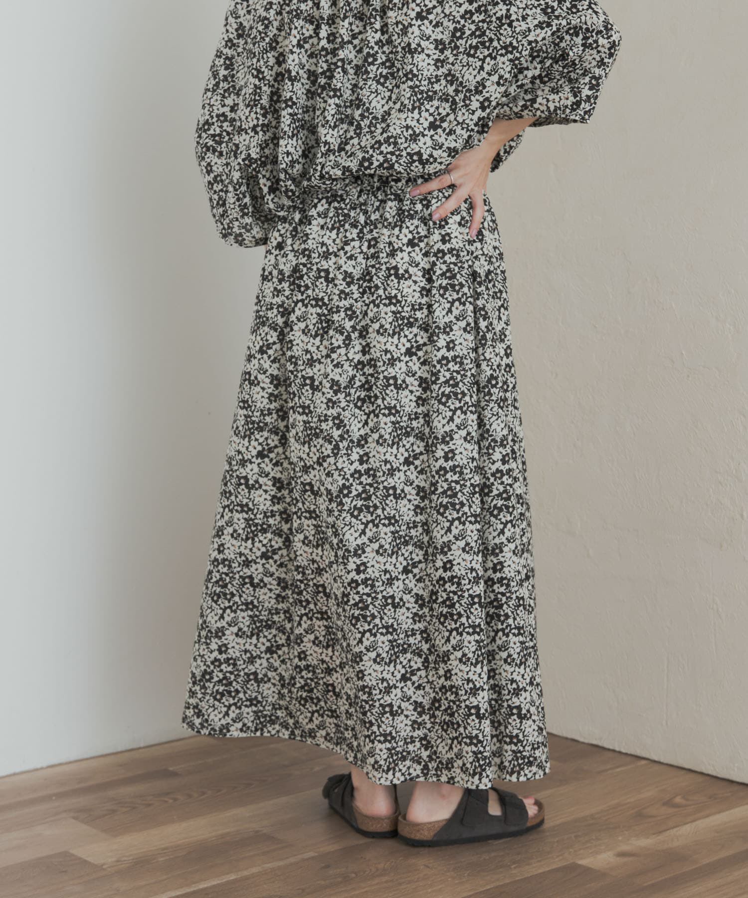 URBAN RESEARCH DOORS「フラワープリントギャザースカート」|スカート|