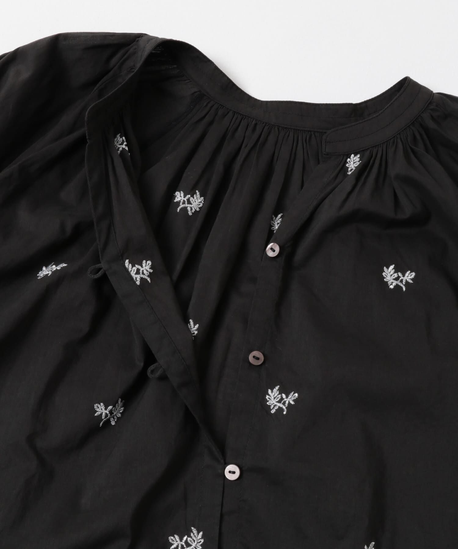 URBAN RESEARCH DOORS「リーフモチーフラメ刺繍ブラウス」|シャツ・ブラウス|