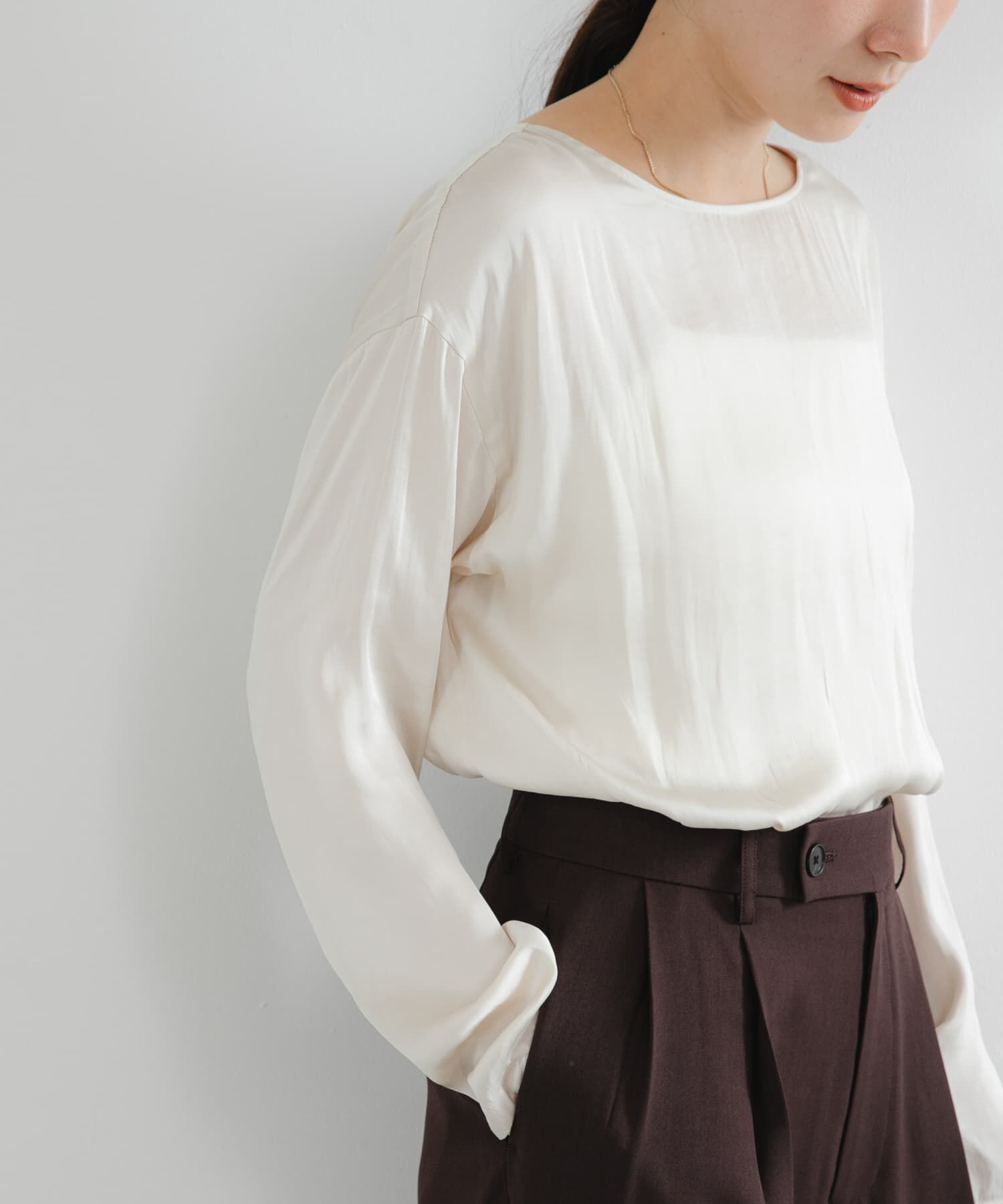 URBAN RESEARCH「ヴィンテージサテンTシャツブラウス」|シャツ・ブラウス|オフホワイト