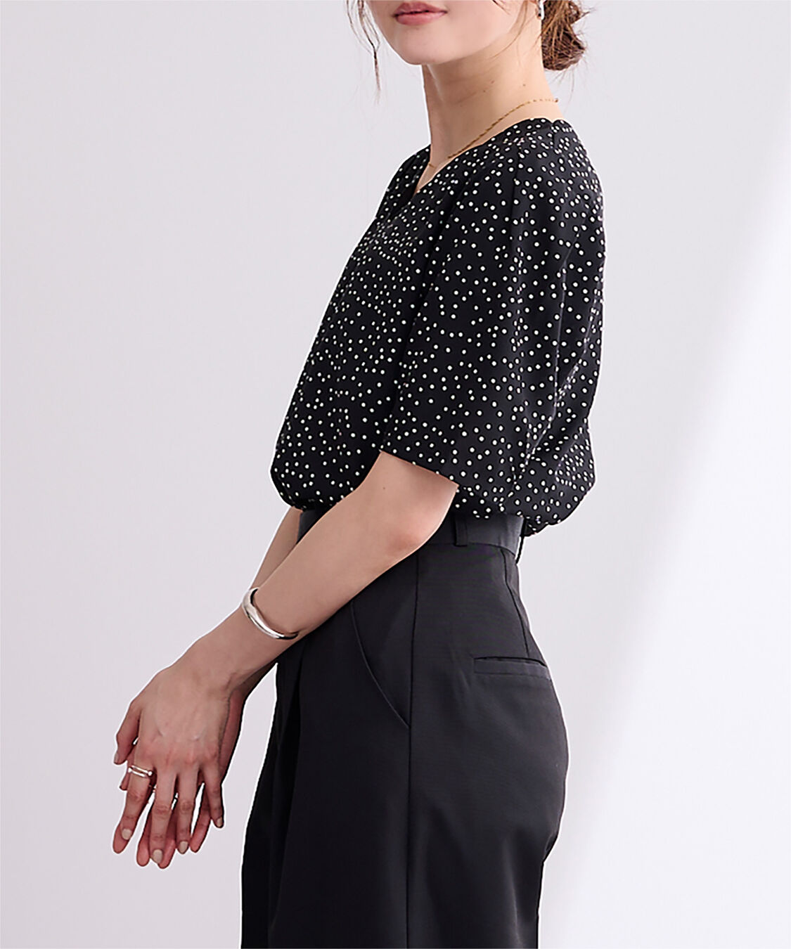 ur's「Vネックスカラップタックスリーブトップス」|Tシャツ・カットソー|