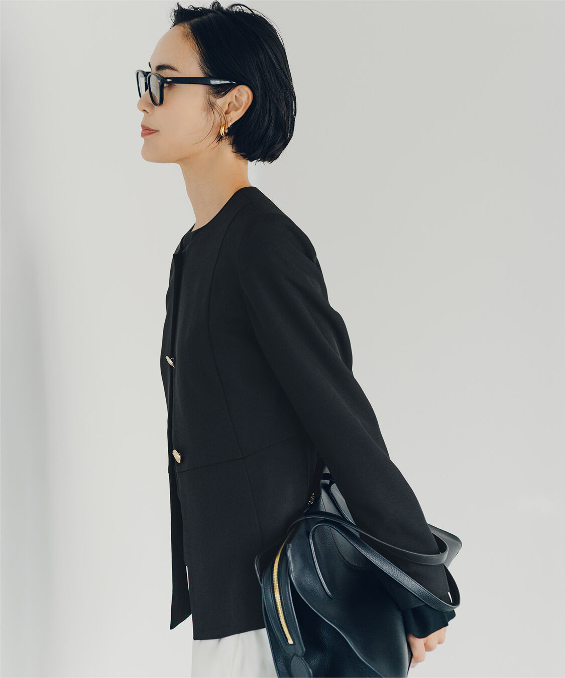 ur's「【小林有里さんコラボアイテム】美シルエットゴールド釦ペプラムジャケット」|ノーカラージャケット|