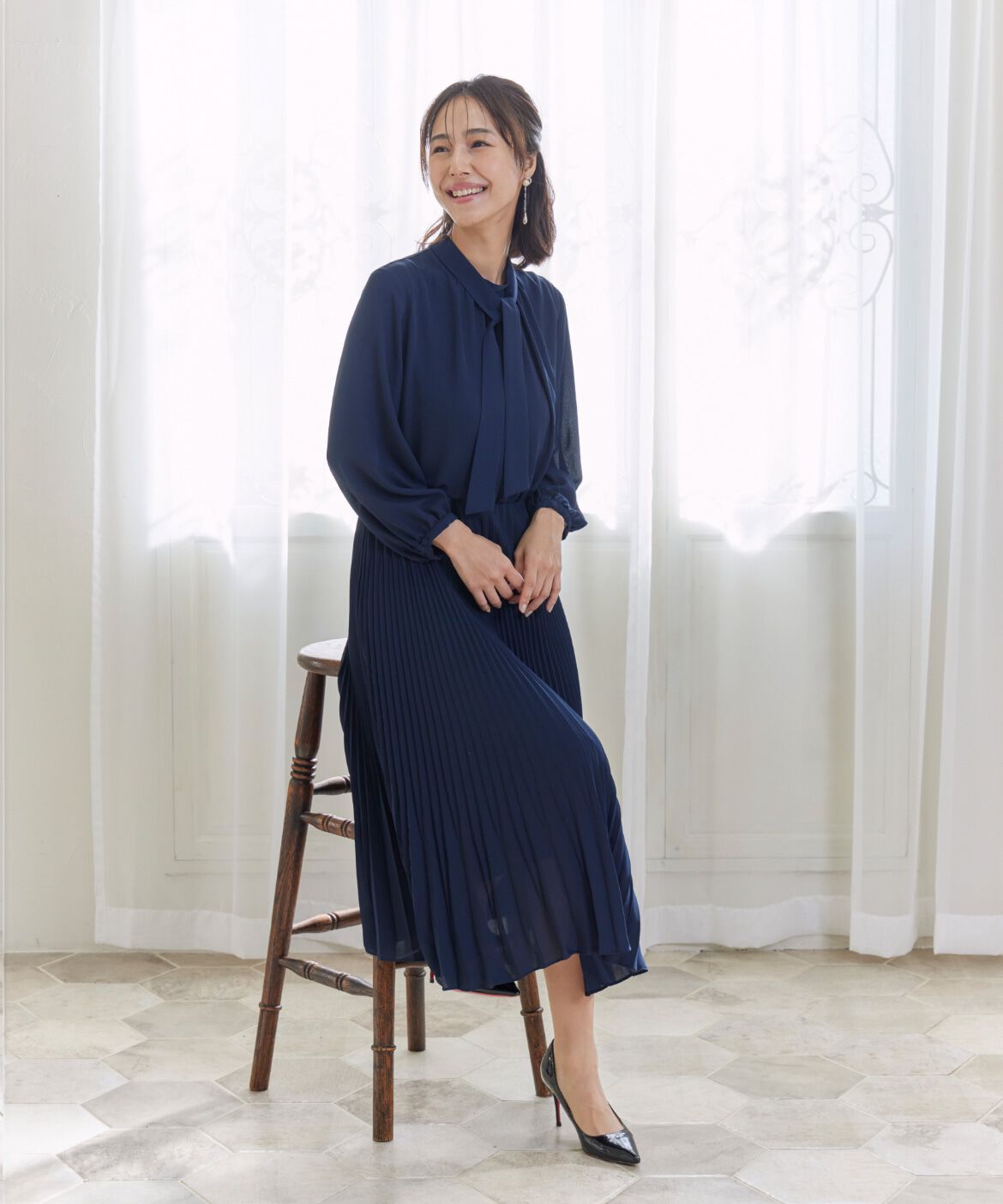 INED「ボウタイ付きプリーツワンピース」|ワンピース|