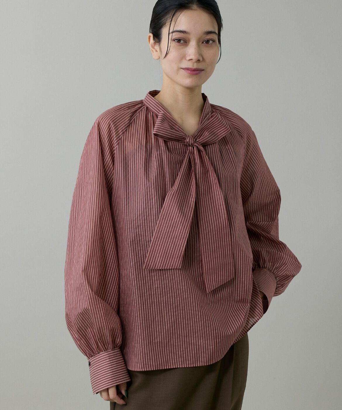 INED「《大きいサイズ》シャドーボーダーボウタイブラウス」|シャツ・ブラウス|