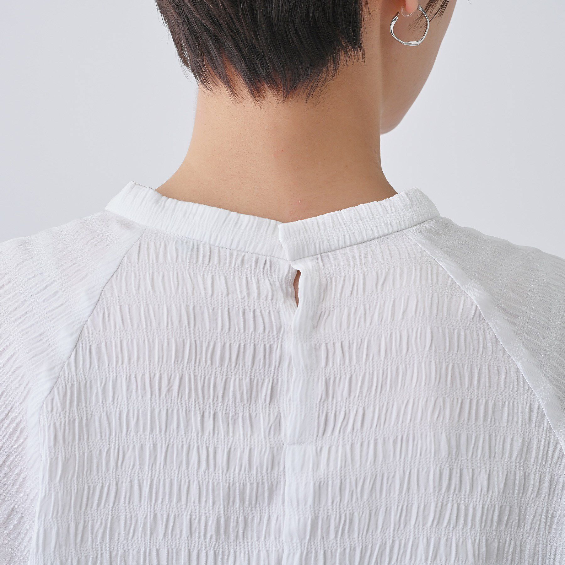 INDIVI「【洗える】シャーリング風ラグランスリーブブラウス」|シャツ・ブラウス|