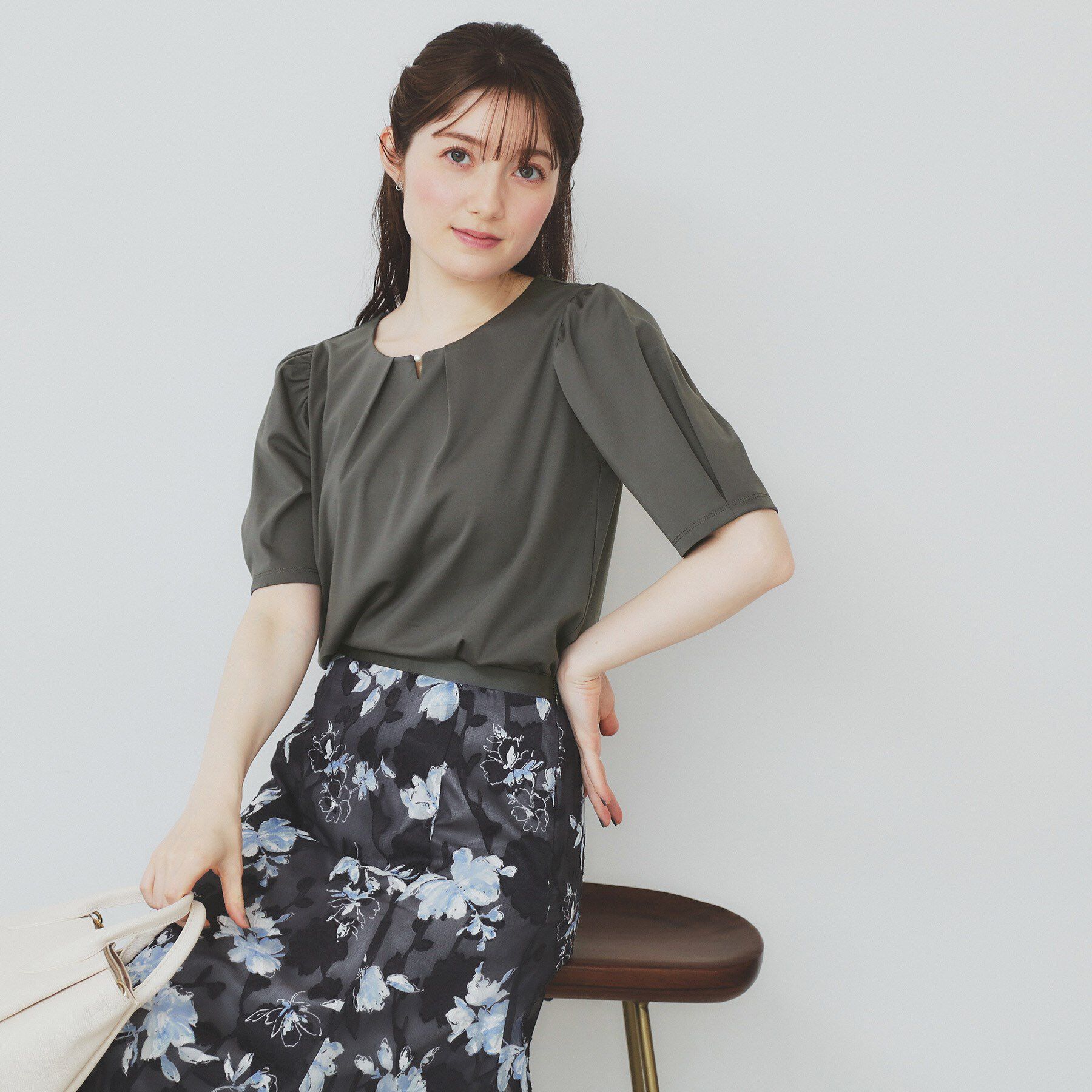 index「フロントパール調タックパフトップス【UV/接触冷感/洗濯機洗い可】」|Tシャツ・カットソー|チャコールグレー(0