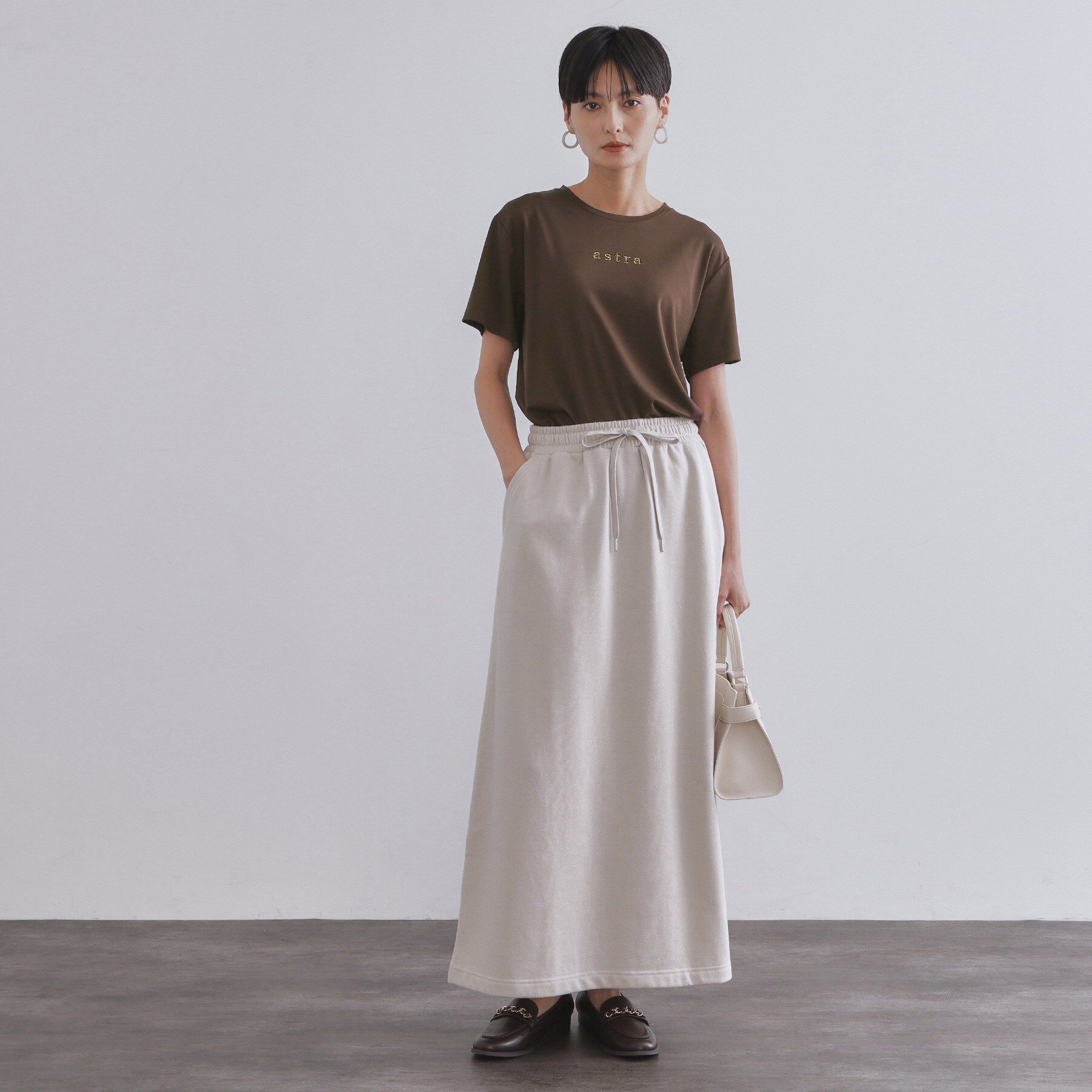 OPAQUE.CLIP「メタリック刺繍ロゴTシャツ【接触冷感/洗濯機洗い可】」|Tシャツ・カットソー|