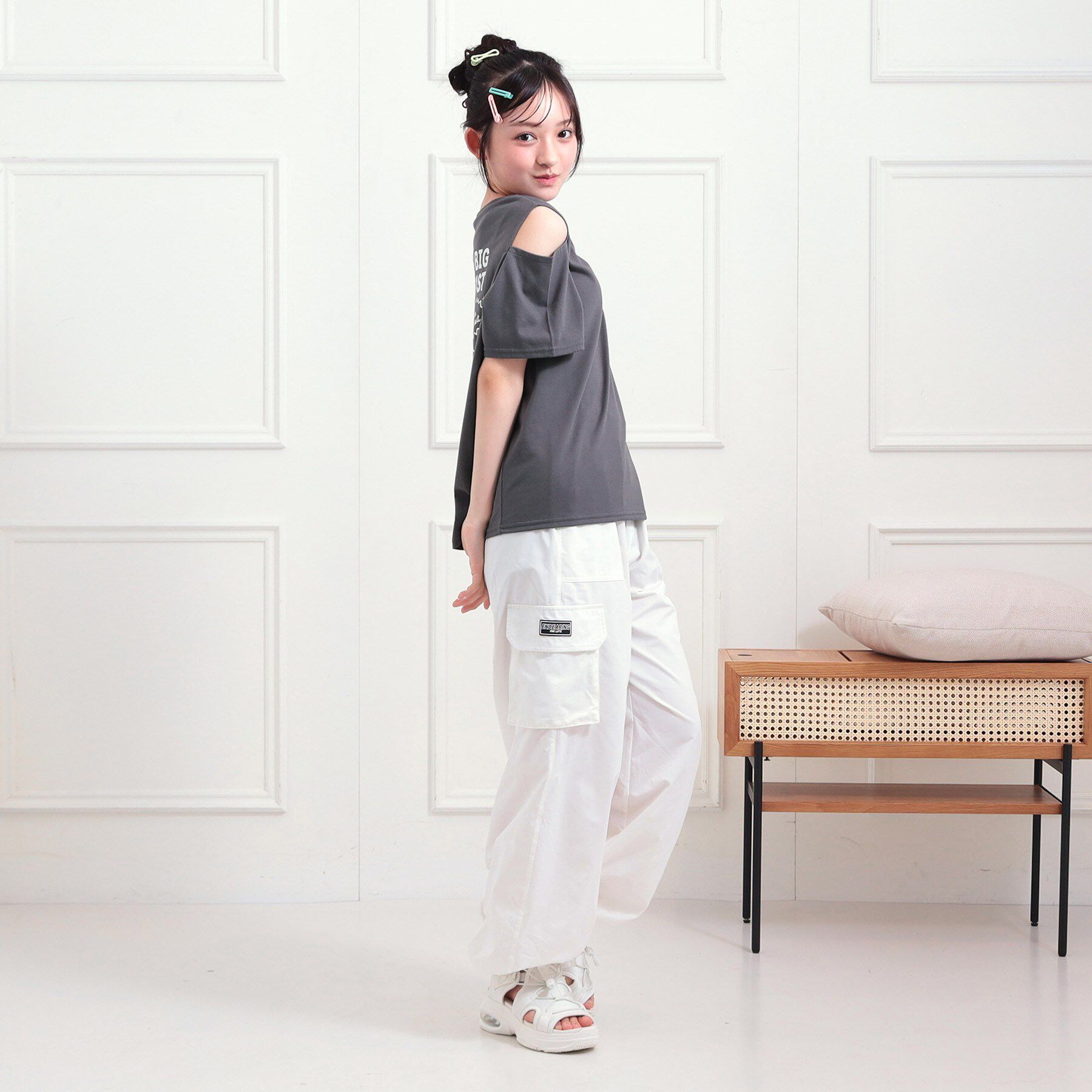 PINK-latte「肩あきバックプリントビッグTシャツ」|Tシャツ・カットソー|