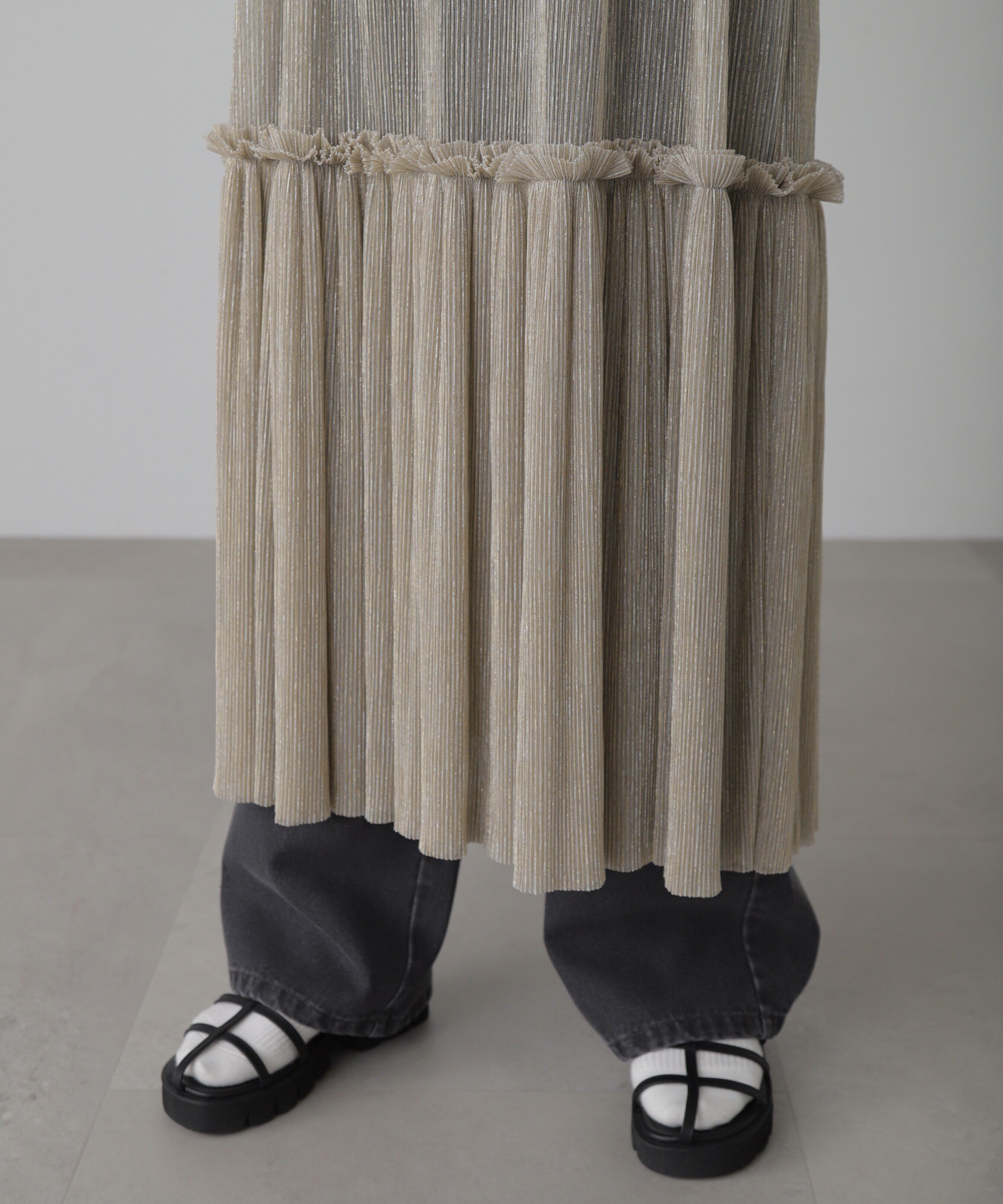  「［ブルーカラーWEB限定］ラメプリーツシアーキャミソールワンピース」|ワンピース|