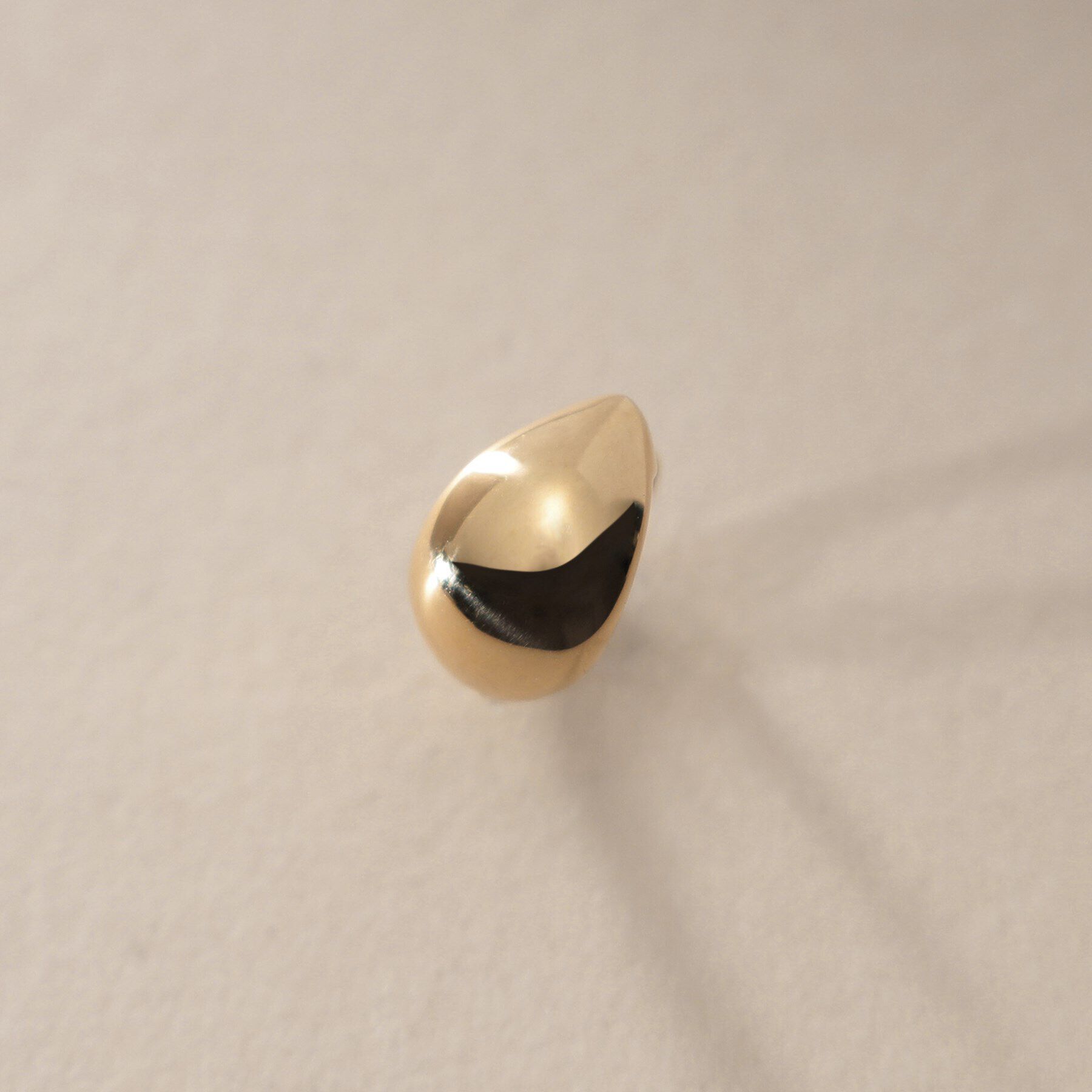 COCOSHNIK「K18ペアシェイプフープ ワンタッチピアス」|ピアス|