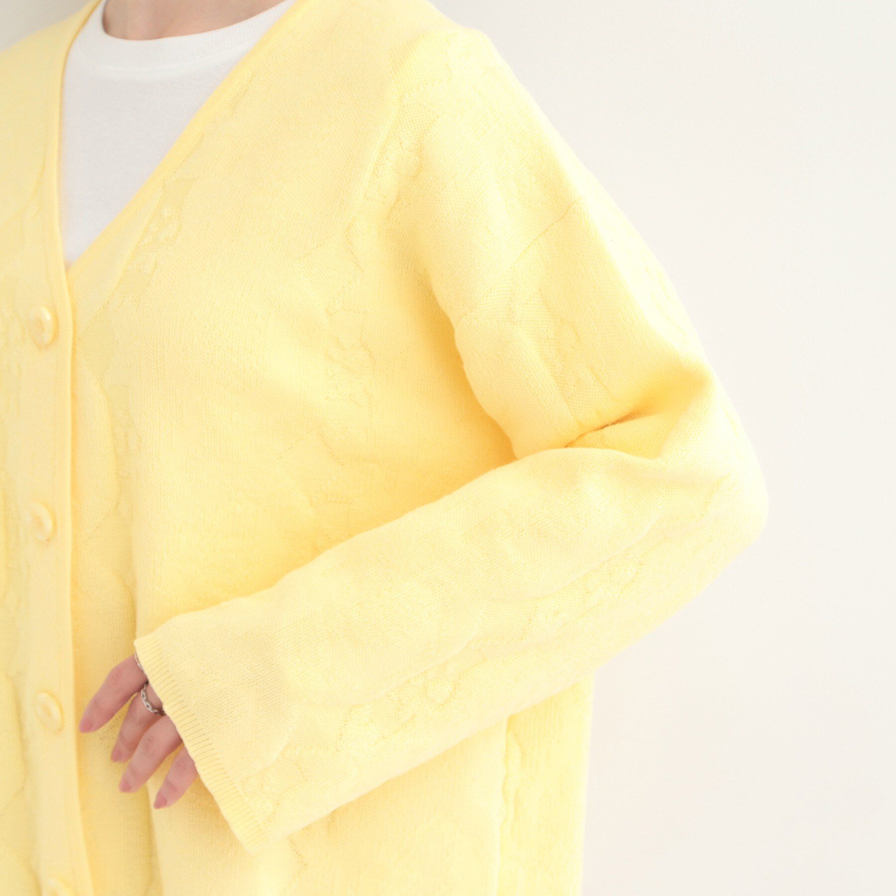 SHOO･LA･RUE「無地柄がコーデのアクセントに Vネックカーディガン」|カーディガン|