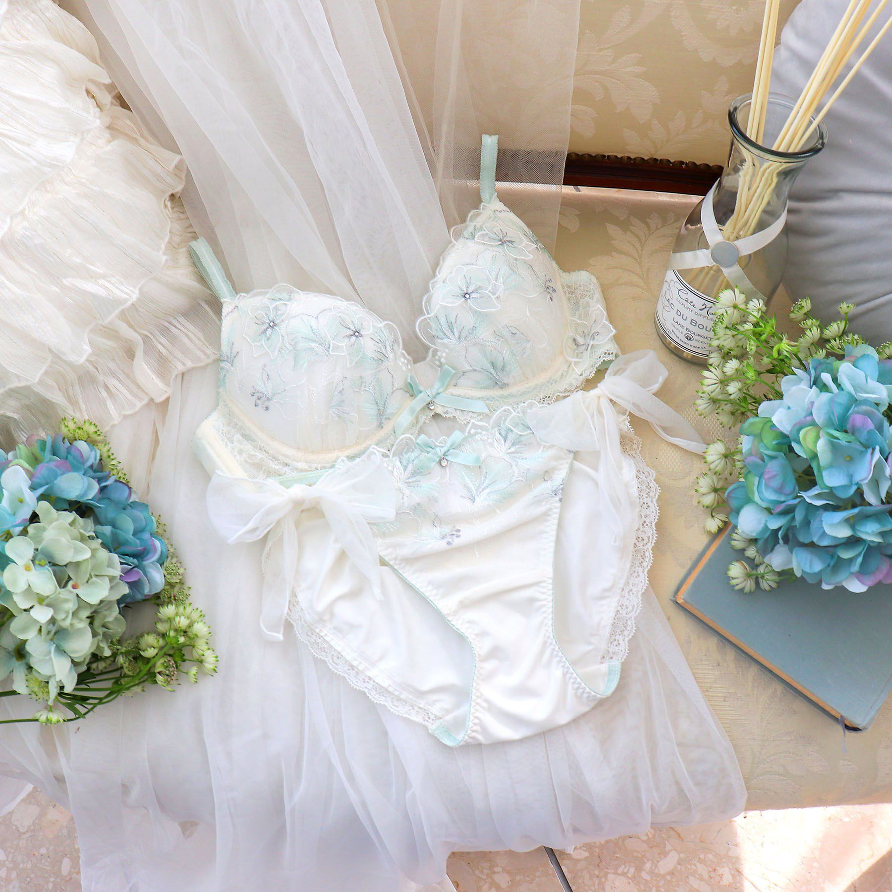 Risa Magli「ナーラ ブラジャー（B-D）＜リサマリ ミラクル谷間ブラ＞」|インナー|