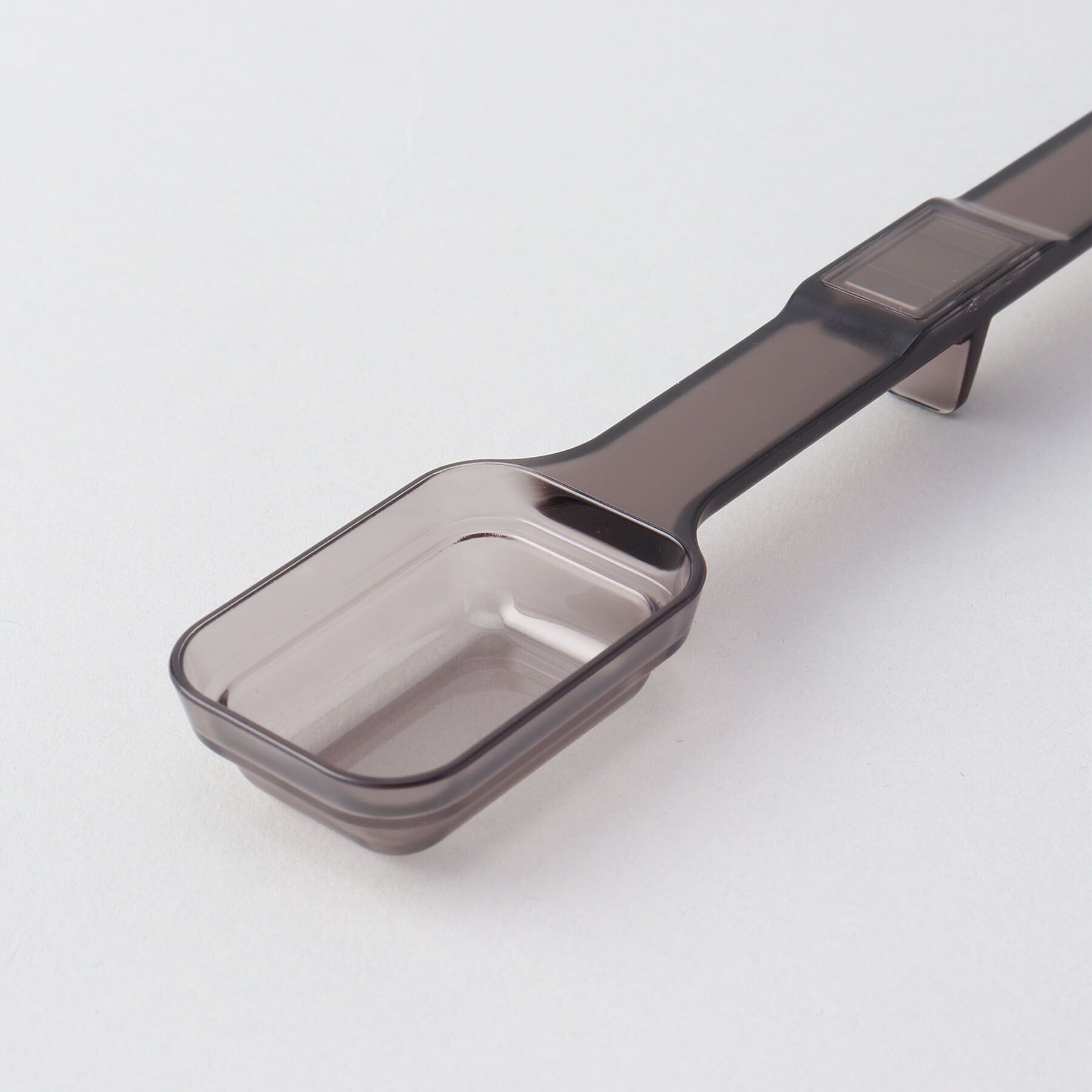 212 KITCHEN STORE「マグネット段々計量スプーン BK 山崎実業 ＜tower タワー＞」|食器・キッチングッズ|