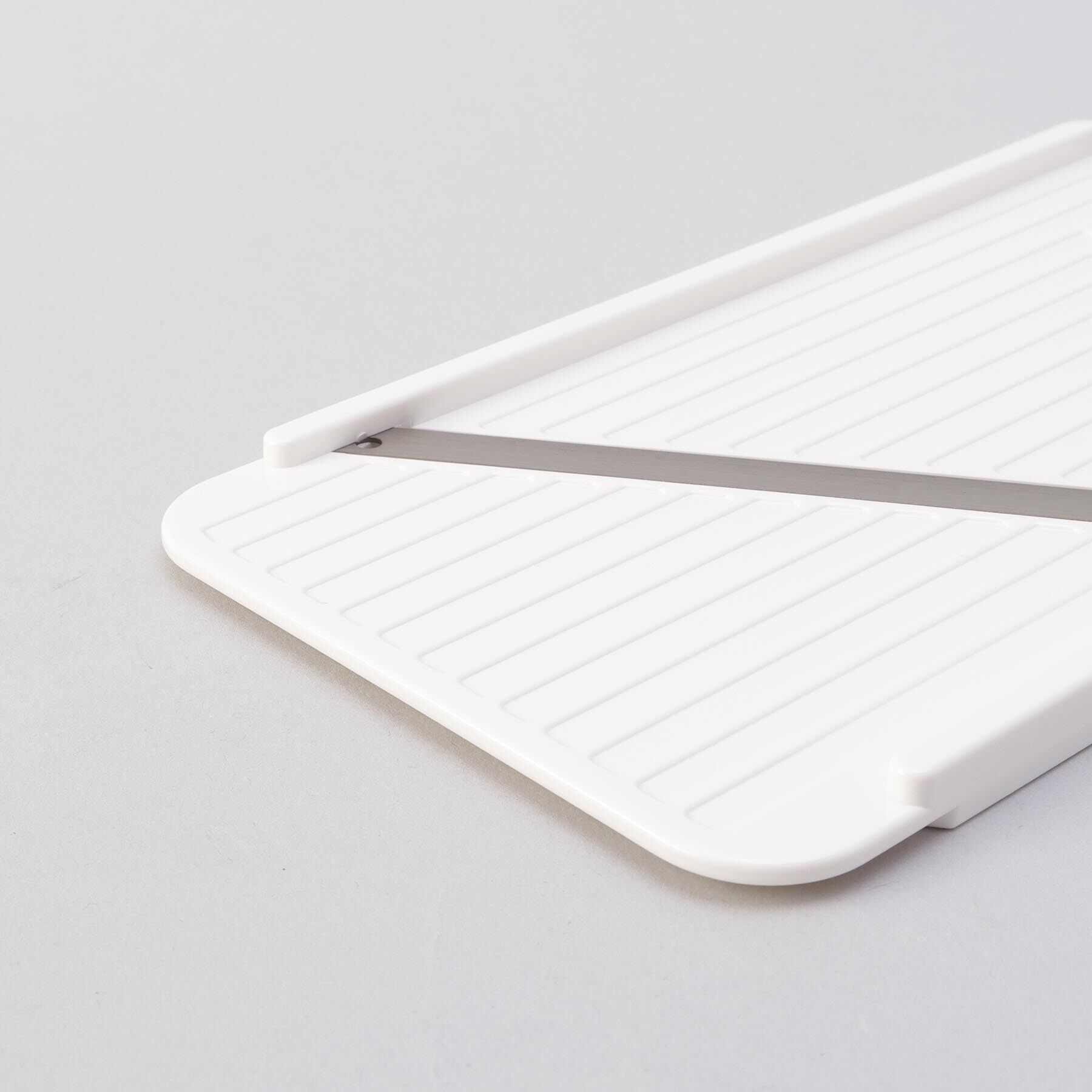 212 KITCHEN STORE「愛着道具 ワイド玉ねぎスライサー(ホワイト)」|食器・キッチングッズ|