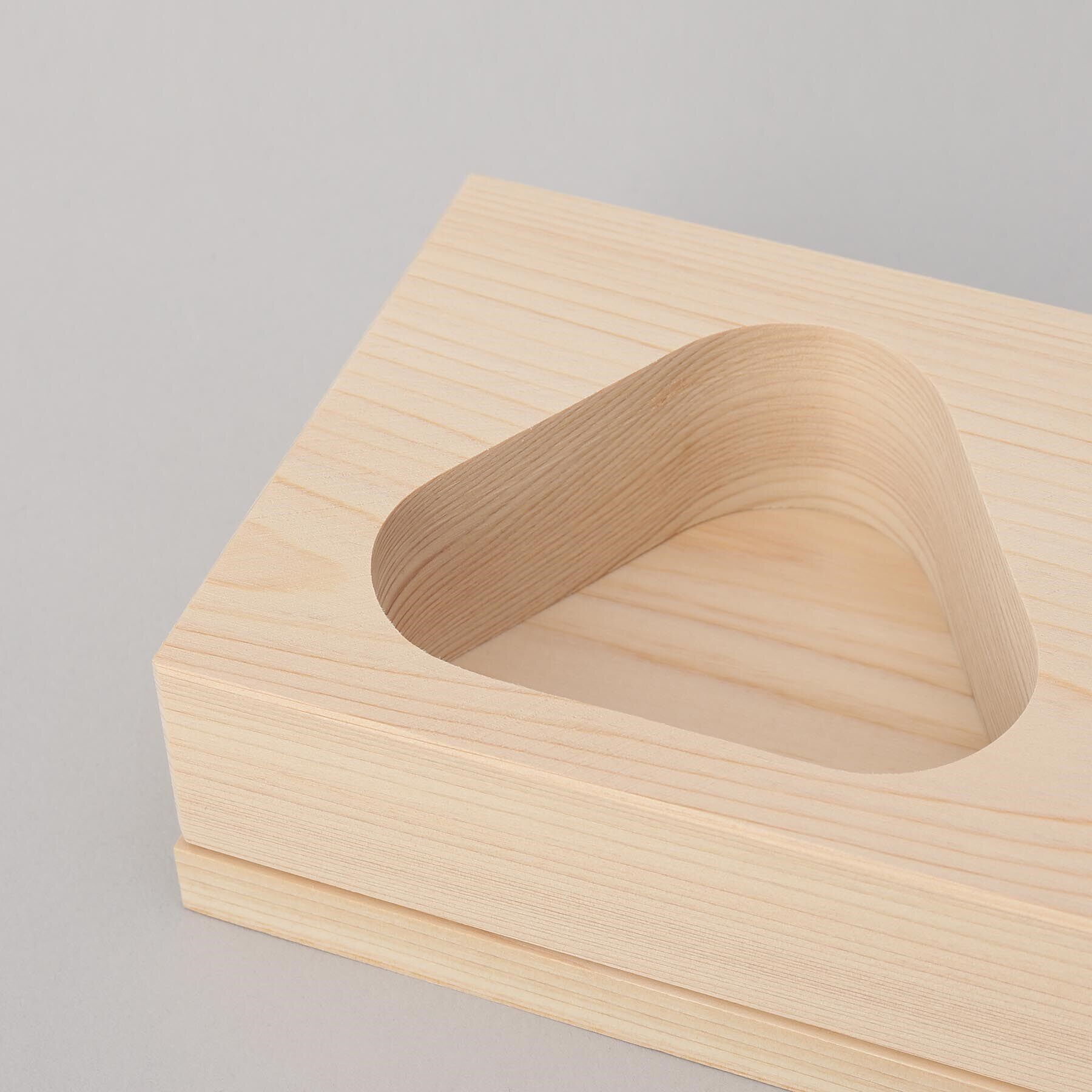 212 KITCHEN STORE「ふんわりできる、国産天然木ひのきのおむすび型 2個」|食器・キッチングッズ|