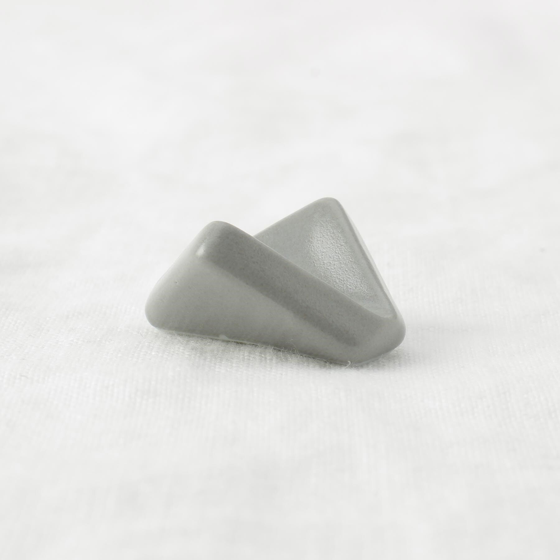 212 KITCHEN STORE「美濃焼 箸置き 菱 GY ＜ハレとケ＞」|食器・キッチングッズ|