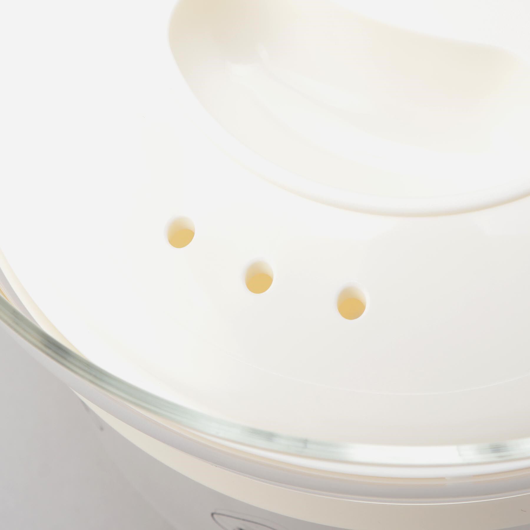 212 KITCHEN STORE「ぎゅっとおにぎりさん ガラスのレンジご飯釜　WH」|食器・キッチングッズ|