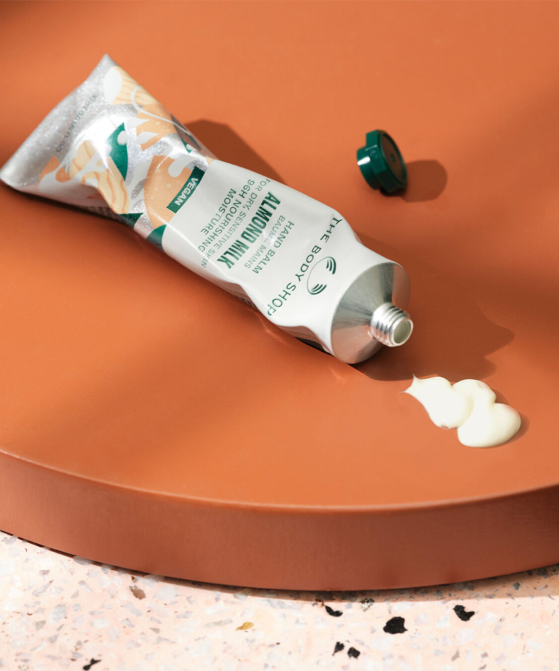 THE BODY SHOP「ハンドバーム AM 30mL（香り：アーモンドミルク）」|ハンドケア|