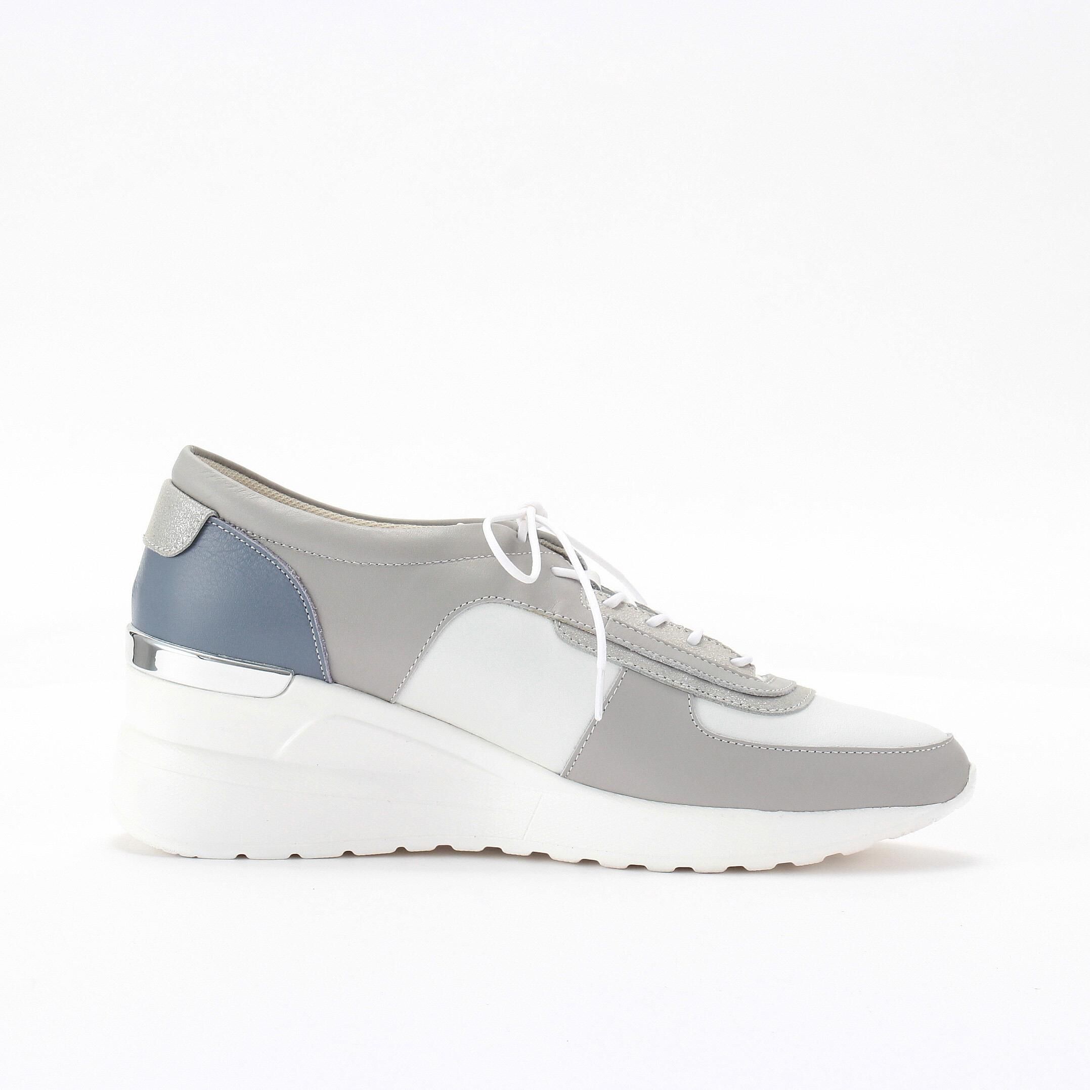 銀座かねまつ「UE260146STEMETLGY4CB 【本革】【防水】アクアベルヒールアップスニーカー」|スニーカー|