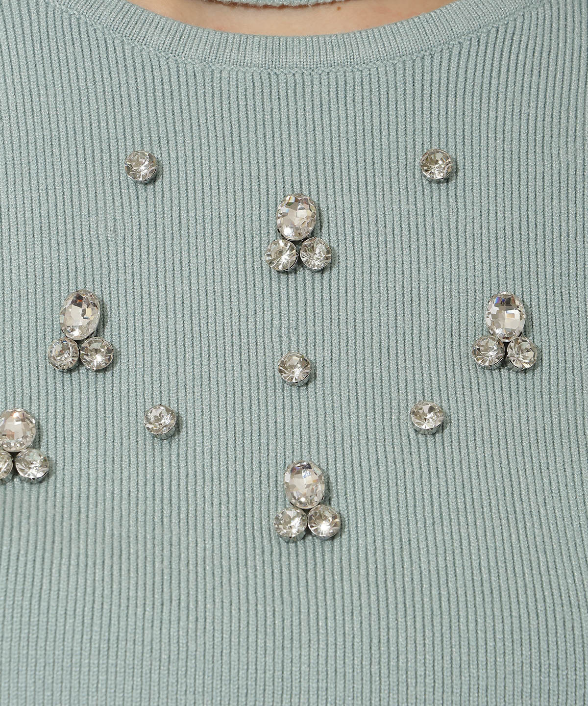 アンドクチュール「スリットハイネックビジューニットプルオーバー」|ニット・セーター|