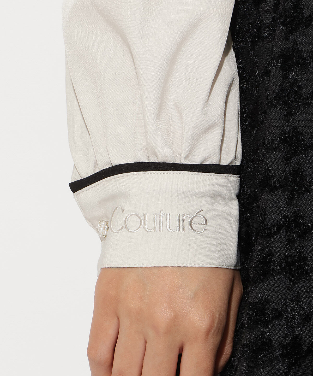 アンドクチュール「カフス刺繍ボウタイブラウス」|シャツ・ブラウス|