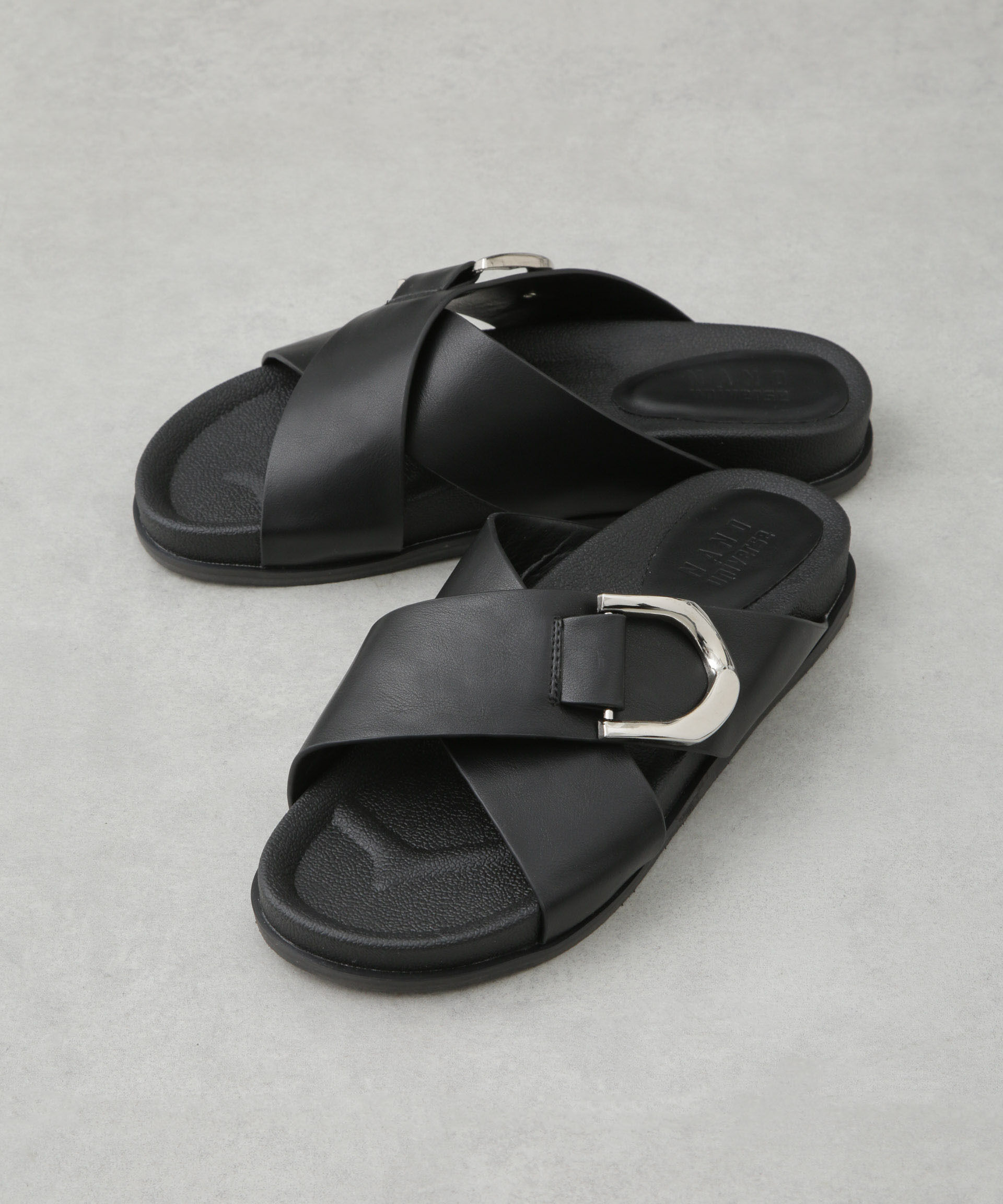 nano･universe「クロスバックルフラットサンダル」|サンダル|