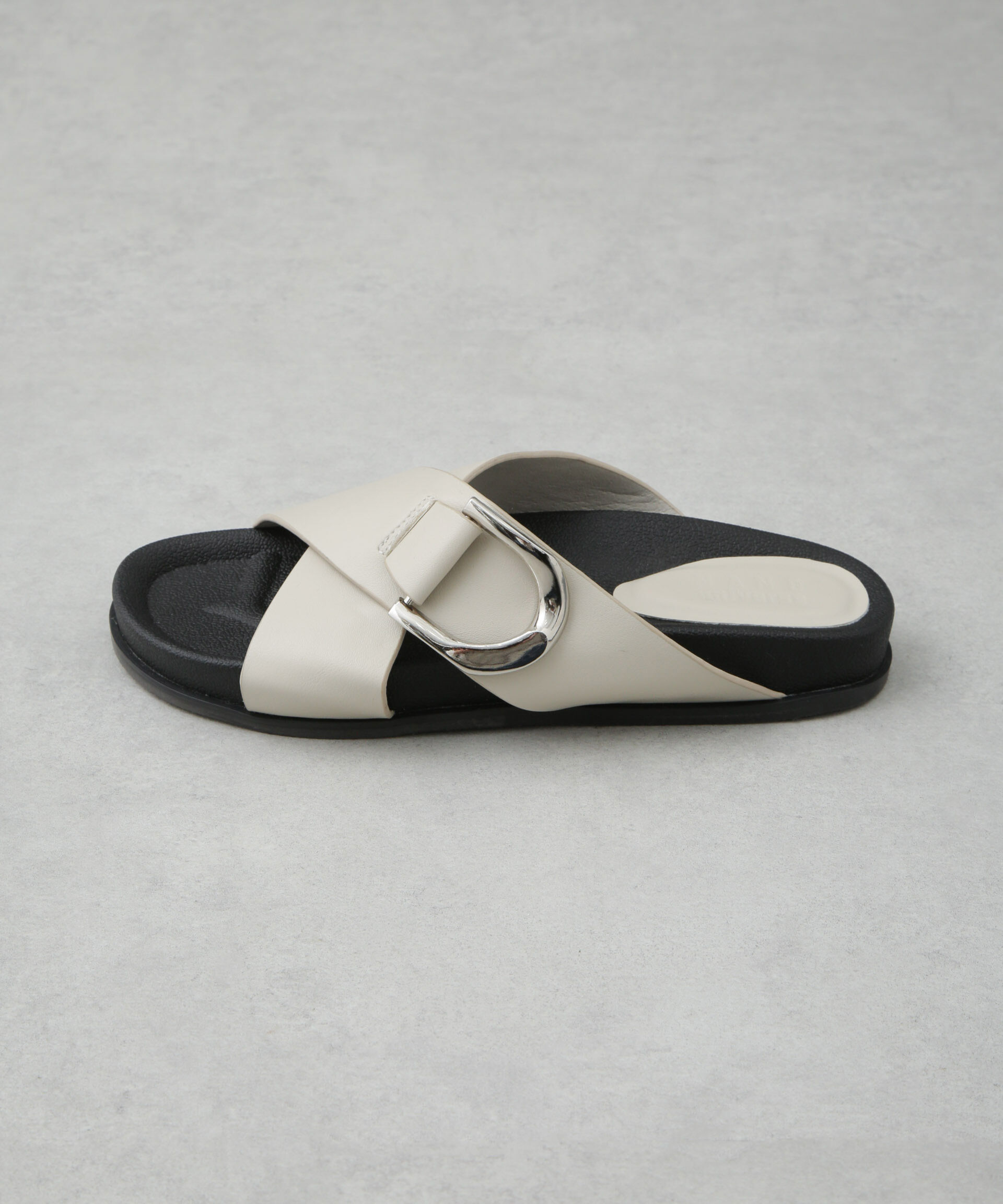 nano･universe「クロスバックルフラットサンダル」|サンダル|