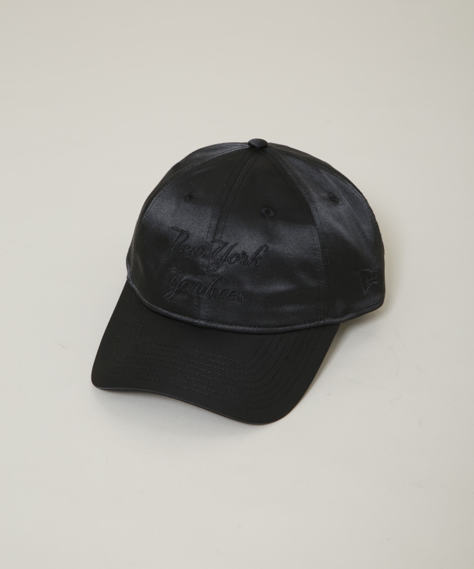 nano･universe「NEW ERA(R)/別注 940 NY / MLB SATIN SCRIPT CAP」|キャップ・キャスケット|ブラック