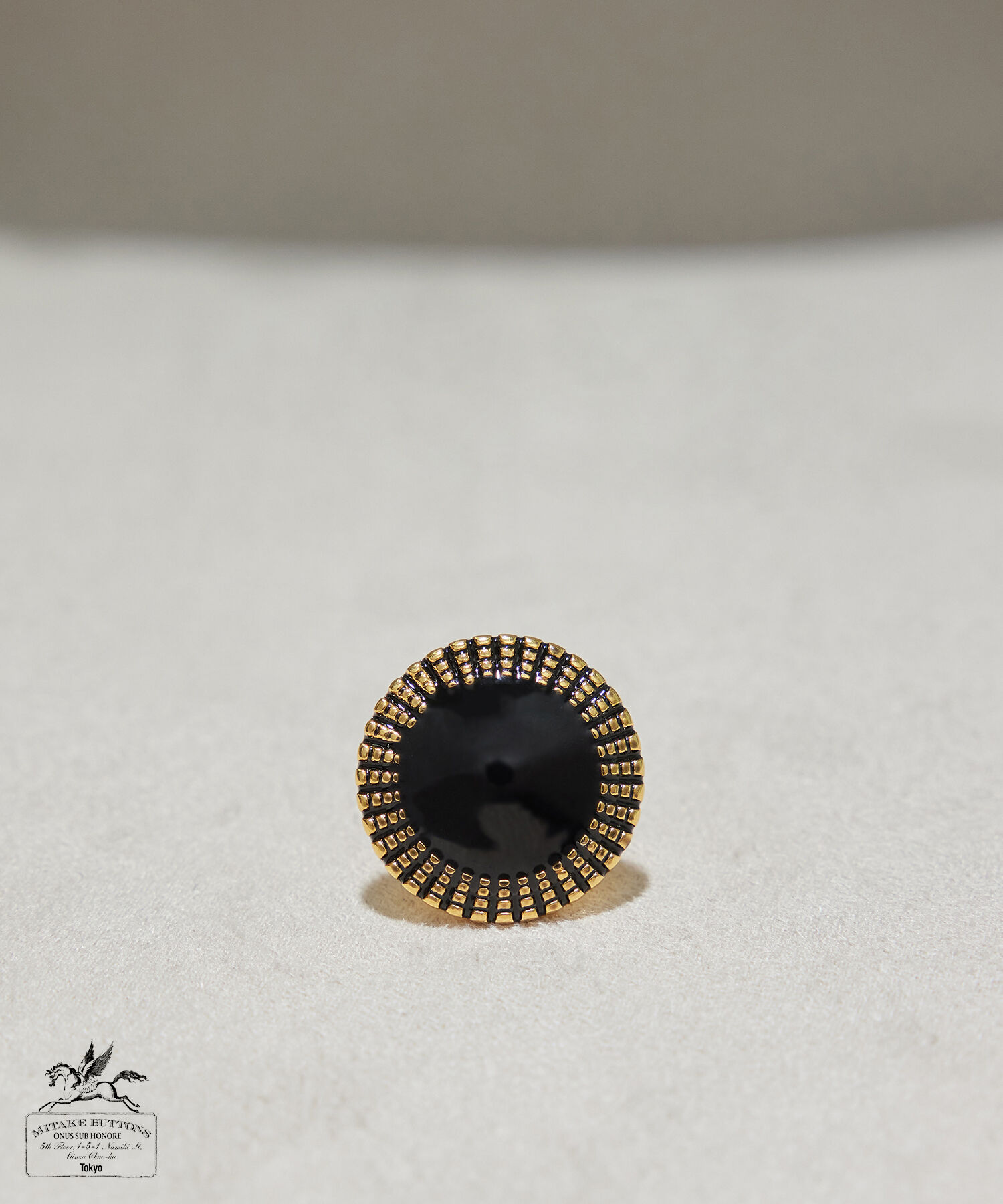 ROP&Eacute;「【MITAKE BUTTON】ピンブローチ」|ブローチ・コサージュ|ブラック系(02)