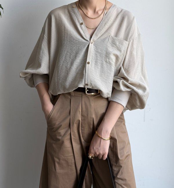  「【新色追加】GOLDボタンVVシャツ」|シャツ・ブラウス|