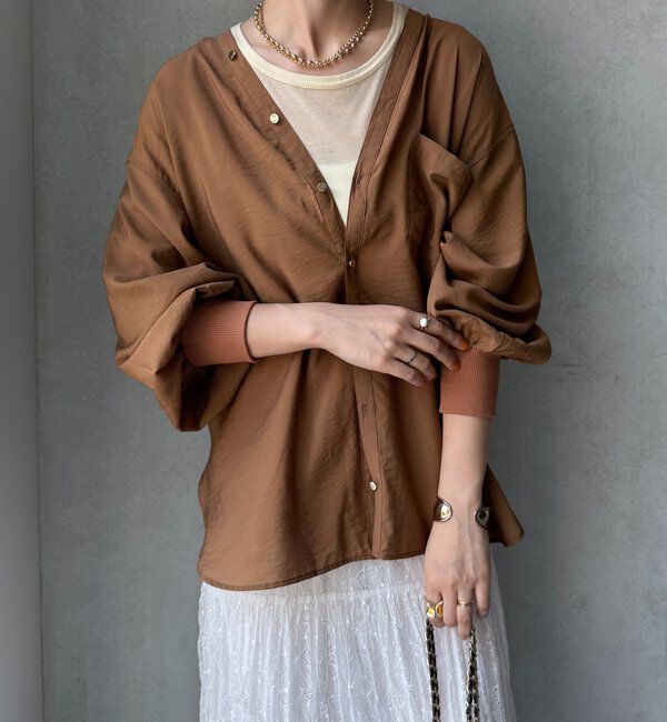  「【新色追加】GOLDボタンVVシャツ」|シャツ・ブラウス|