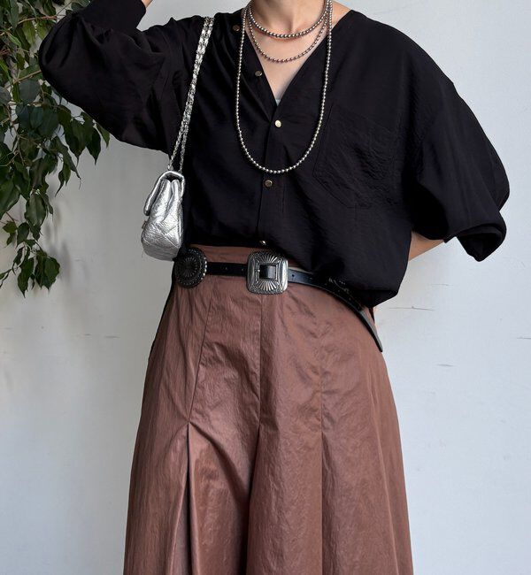  「【新色追加】GOLDボタンVVシャツ」|シャツ・ブラウス|
