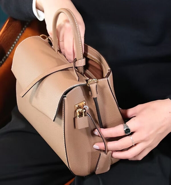 Rouge vif「【mica della valle/ミカ デラ ヴァッレ】Sibilla ショル」|ショルダー・メッセンジャー|