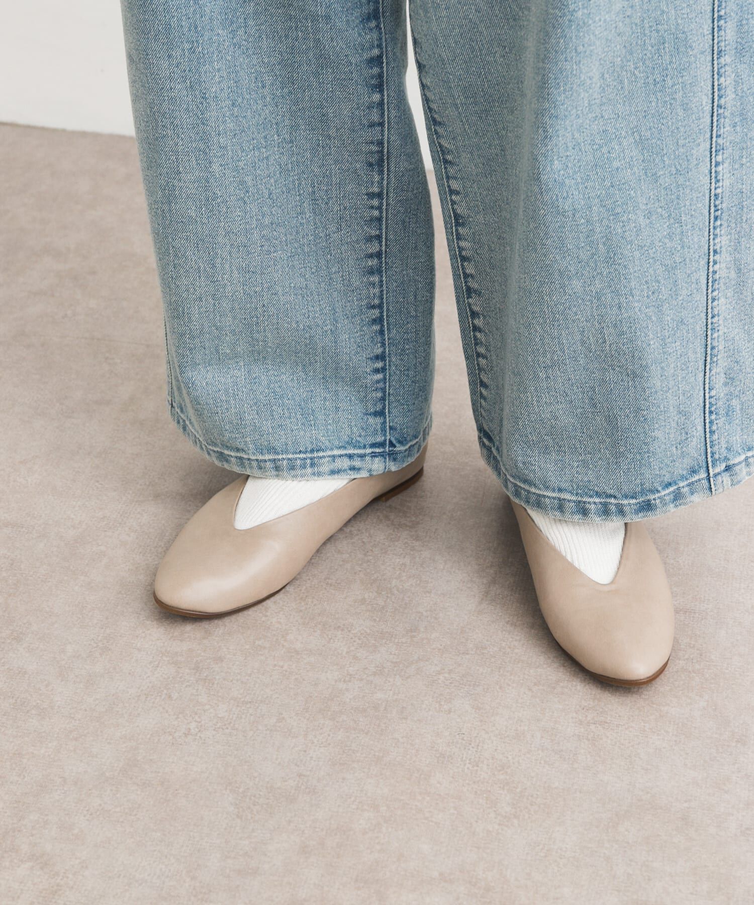 URBAN RESEARCH DOORS「Vカットパンプス」|パンプス|グレー系その他