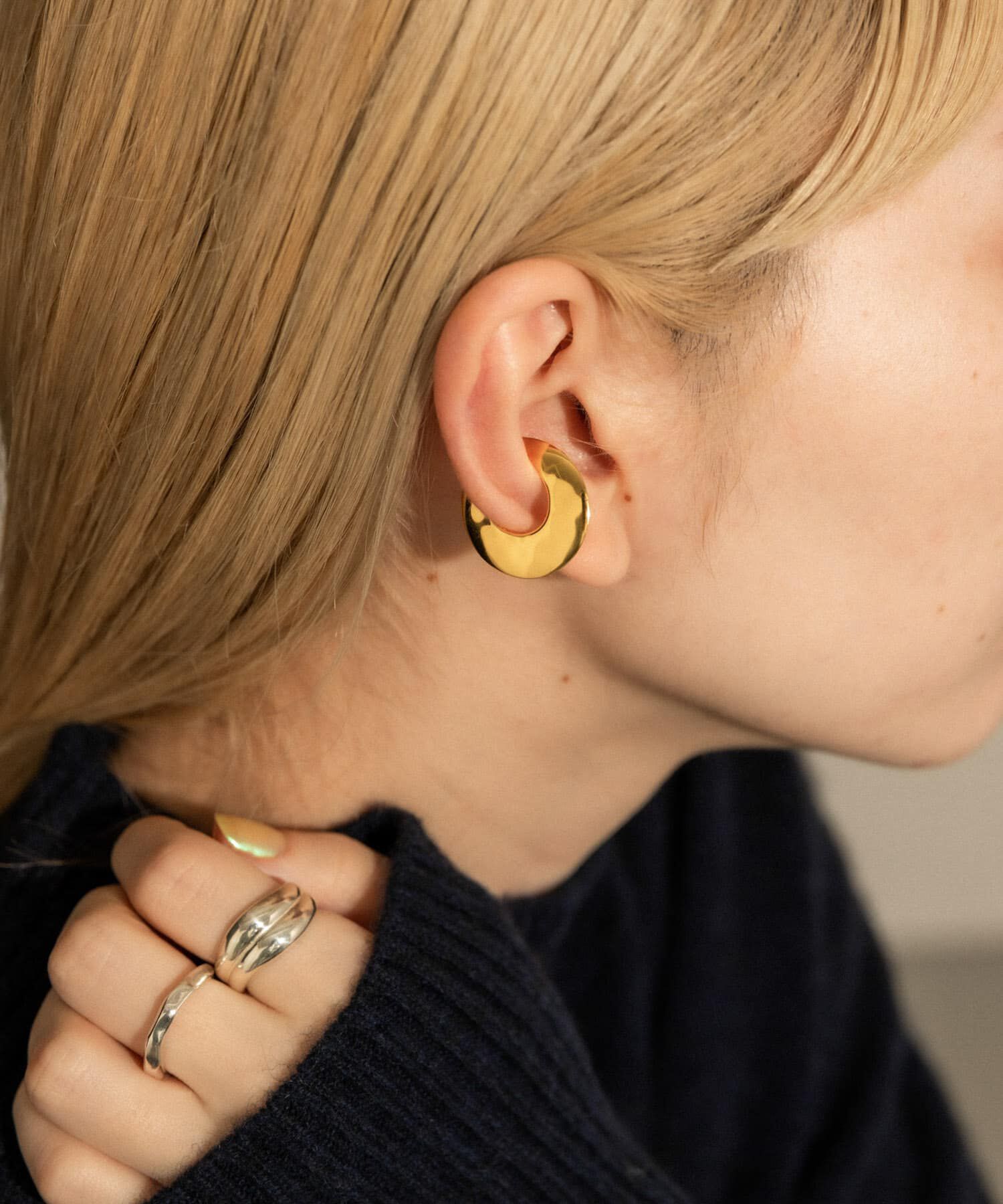 SMELLY「SMELLY so&rsquo;　flat circle earcuff gld」|イヤリング|