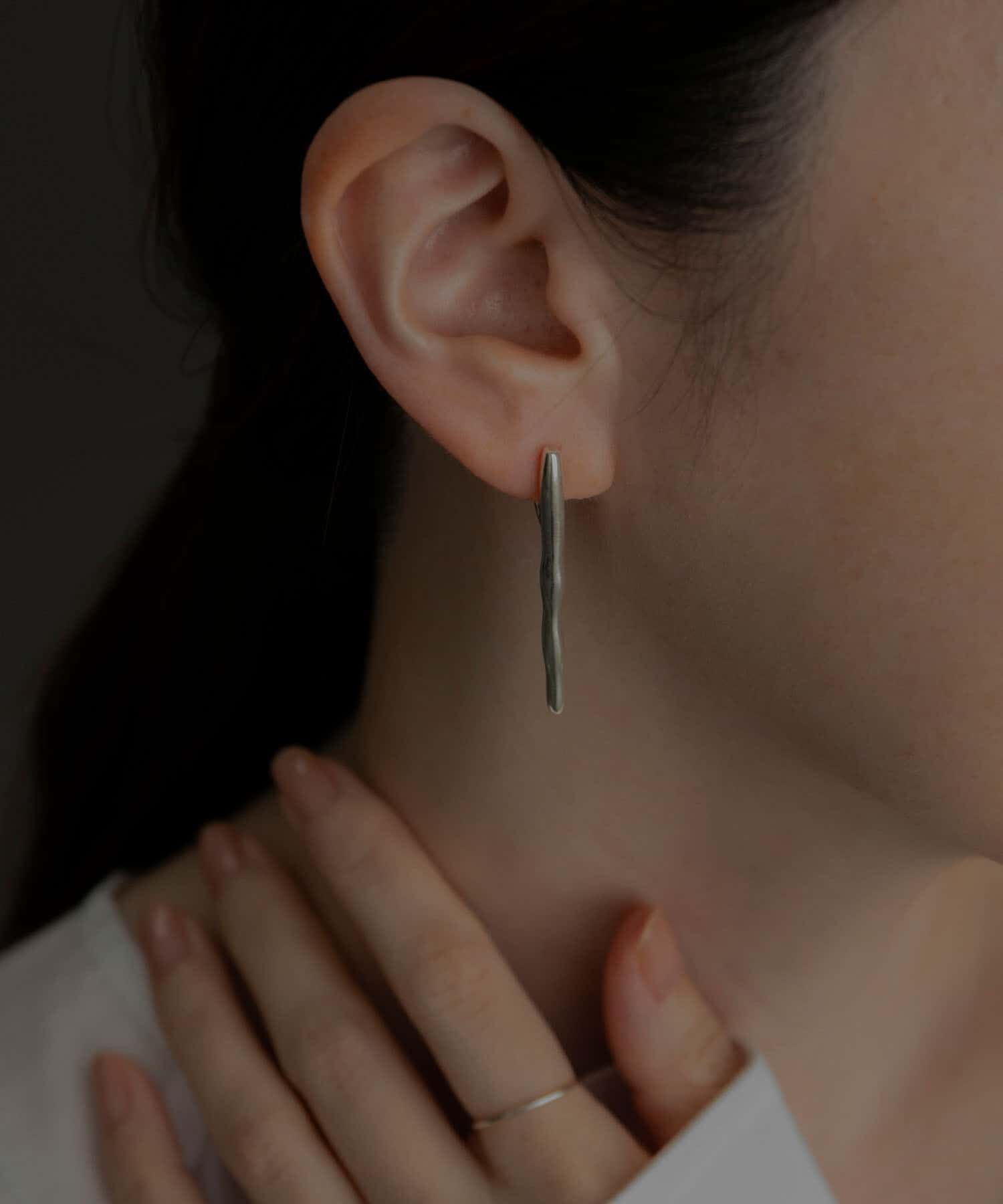 SMELLY「SMELLY so&rsquo;　long bar earring」|イヤリング|