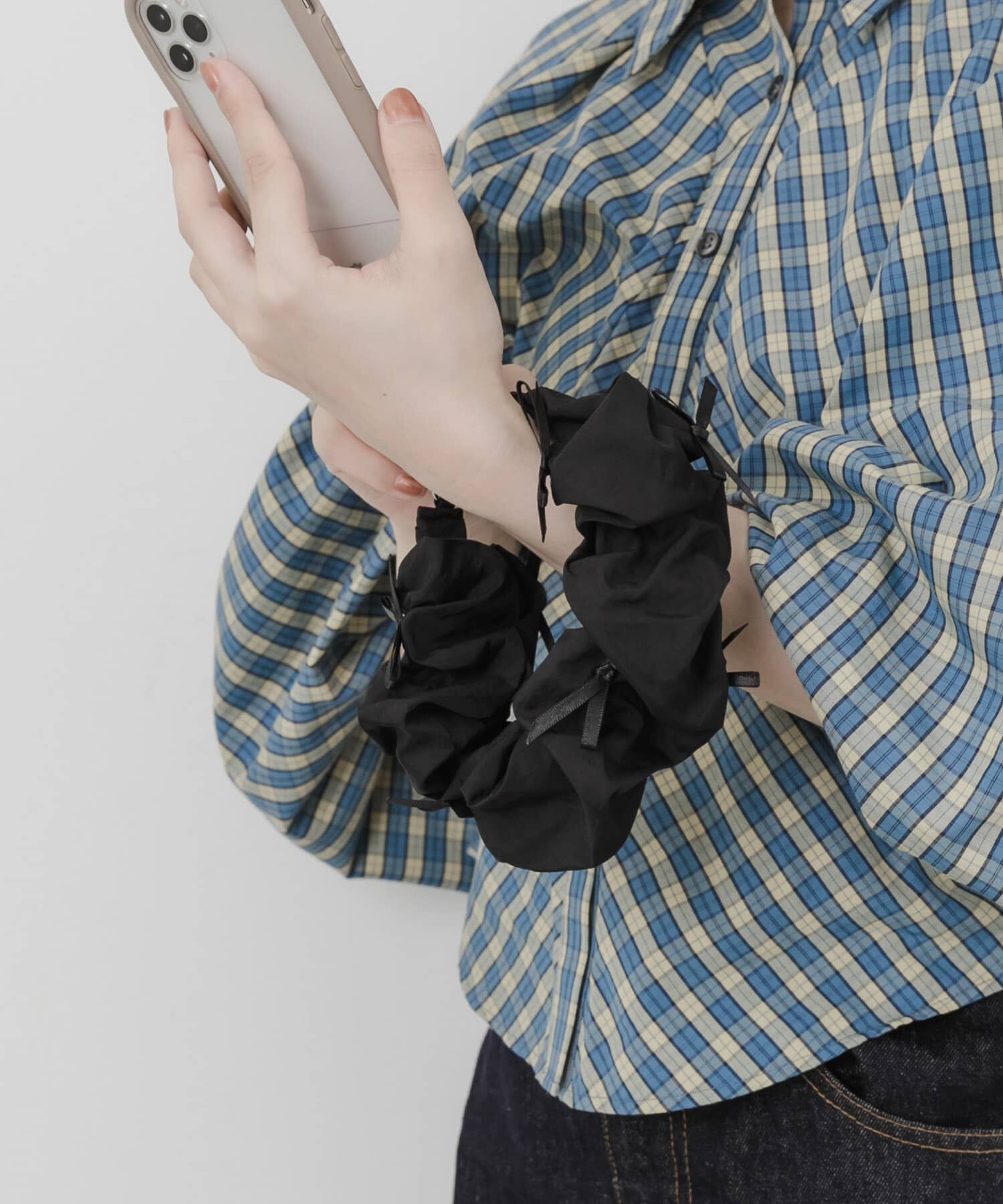SMELLY「リボンシュシュハンドルストラップ」|モバイルケース|