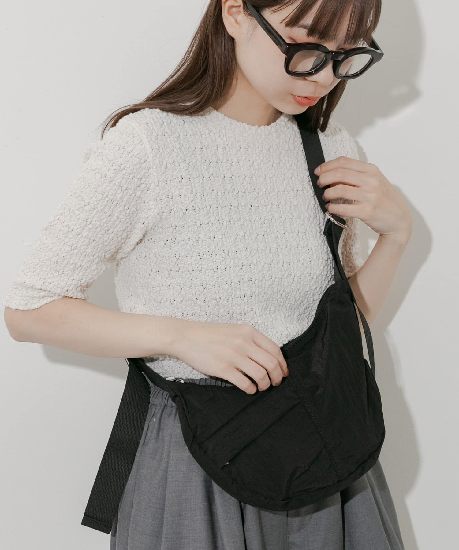 SMELLY「ハーフムーンナイロンショルダー」|ショルダー・メッセンジャー|ブラック