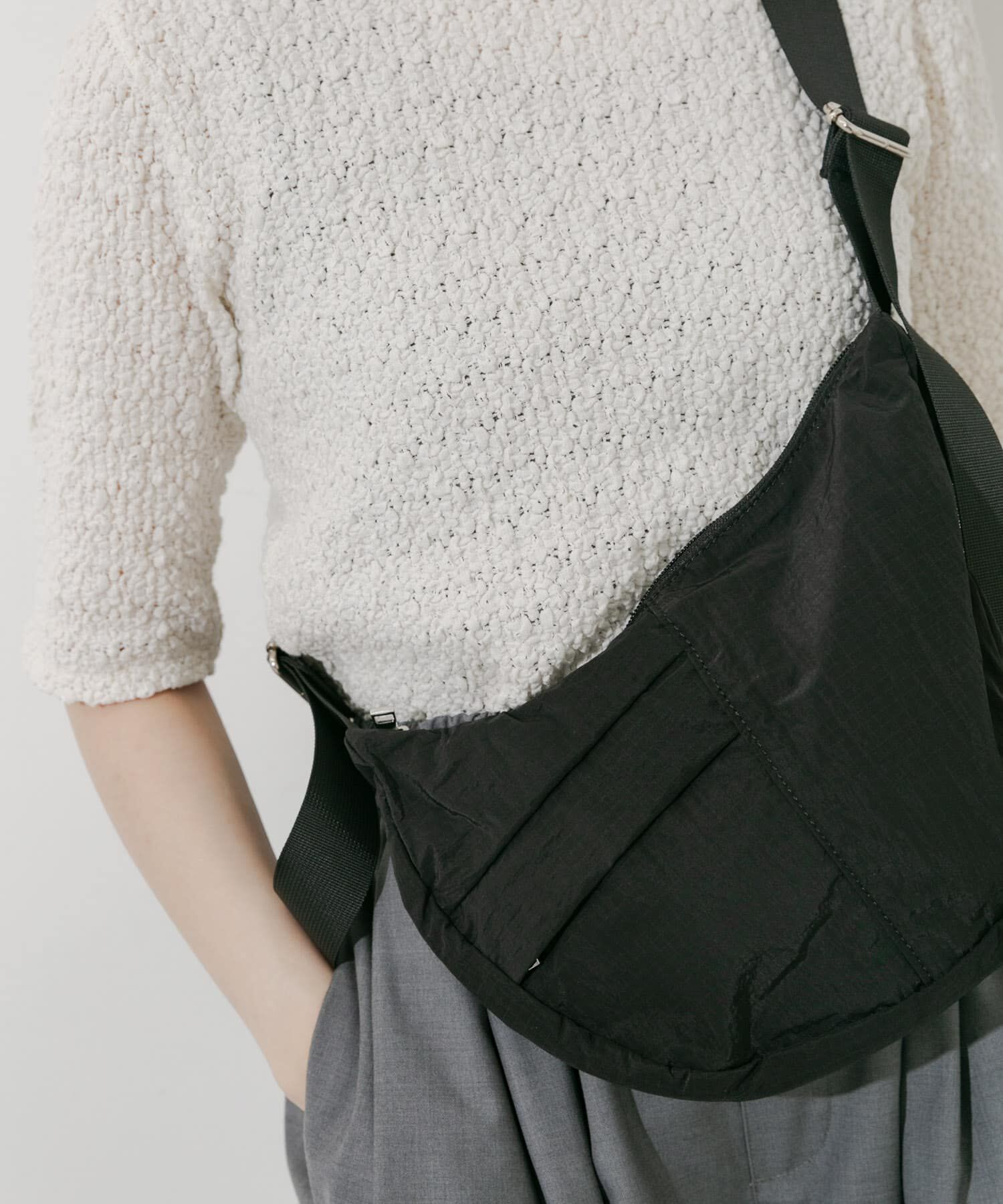 SMELLY「ハーフムーンナイロンショルダー」|ショルダー・メッセンジャー|