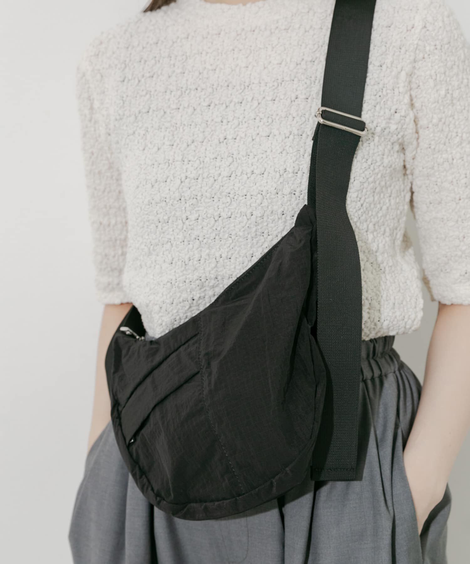 SMELLY「ハーフムーンナイロンショルダー」|ショルダー・メッセンジャー|