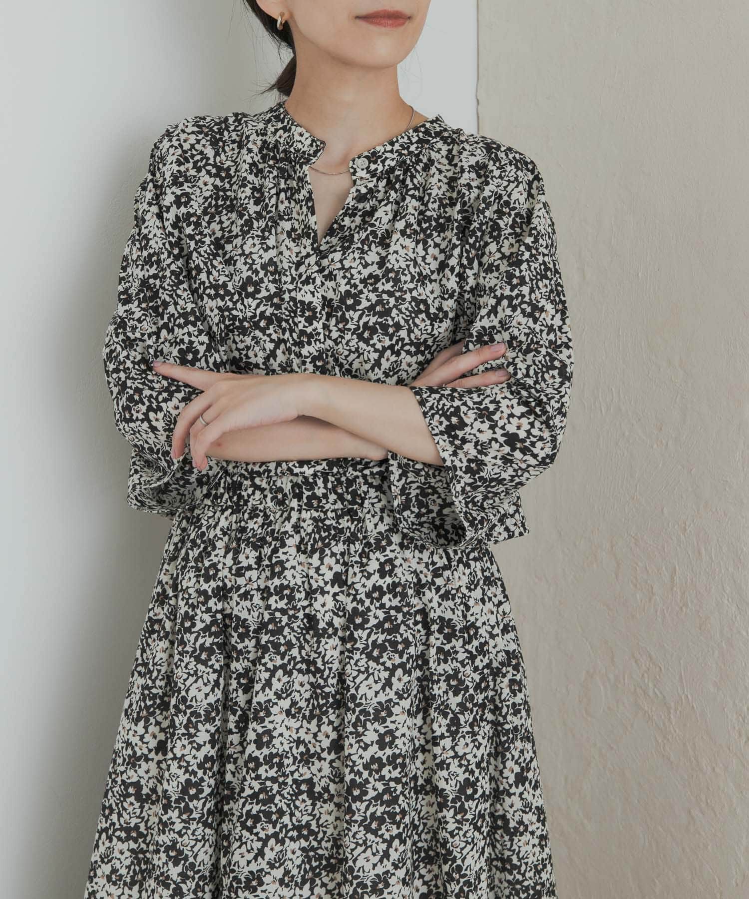 URBAN RESEARCH DOORS「フラワープリントドルマンブラウス」|シャツ・ブラウス|