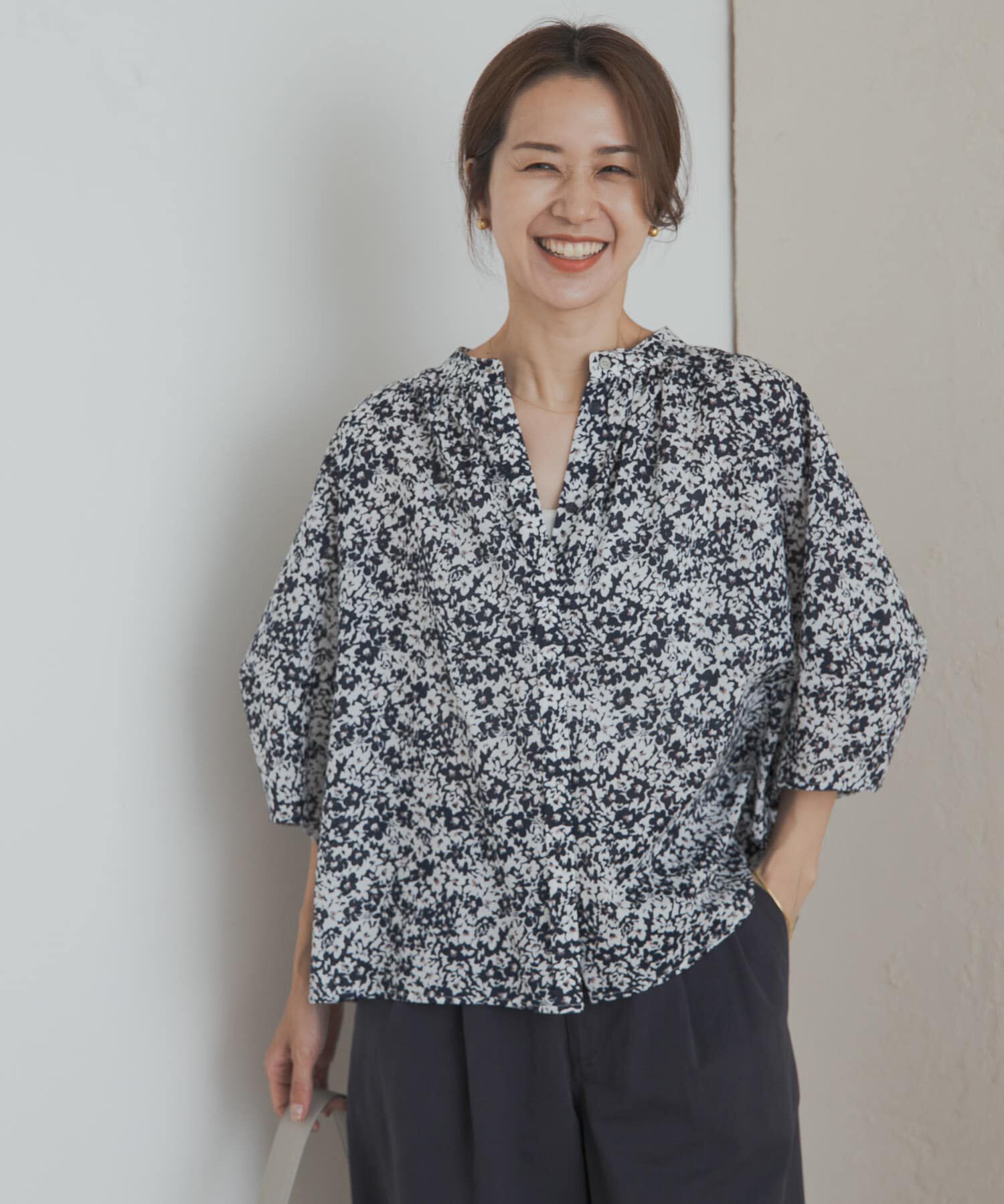 URBAN RESEARCH DOORS「フラワープリントドルマンブラウス」|シャツ・ブラウス|