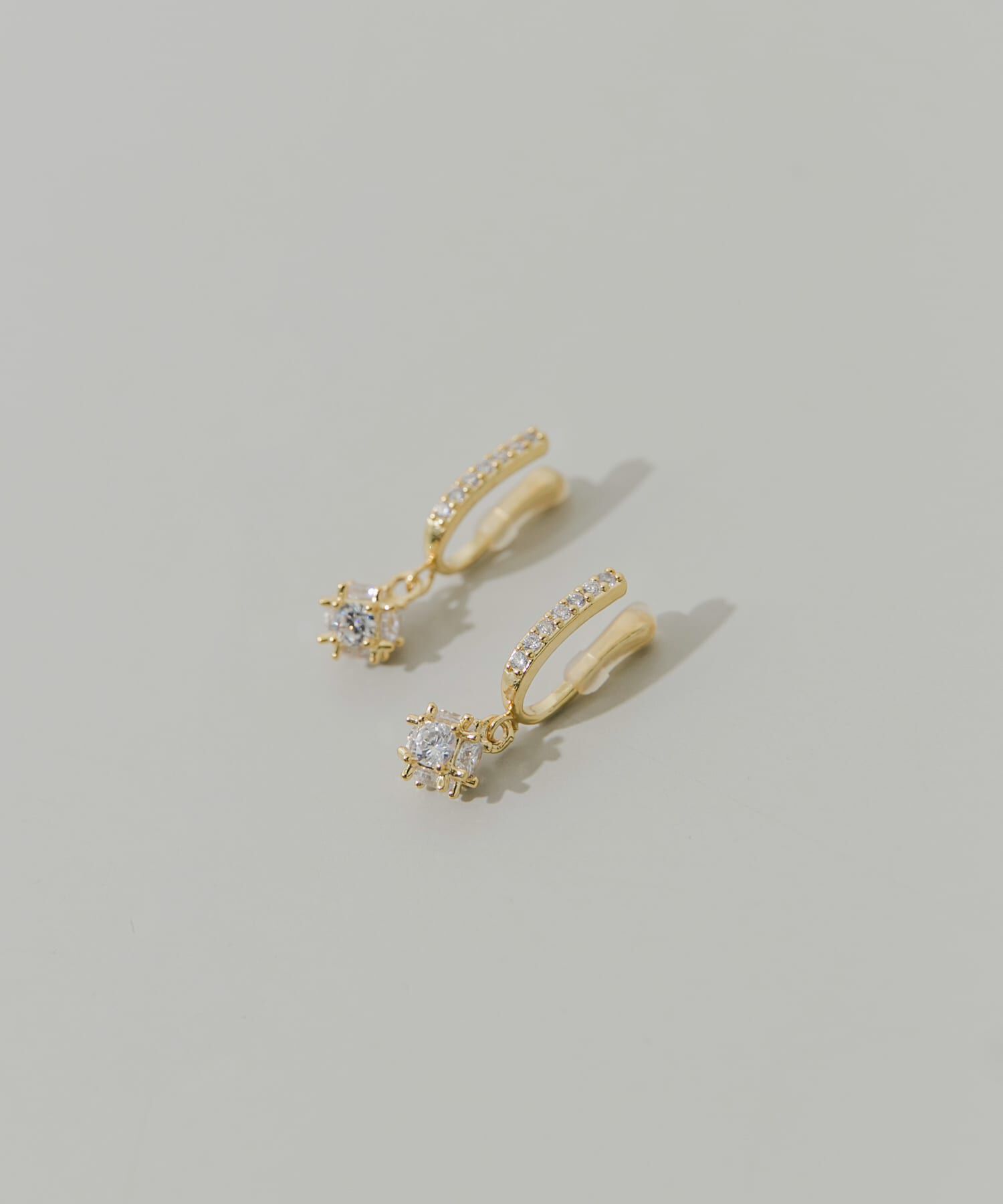 SMELLY「スクエアビジューオメガイヤリング」|イヤリング|ゴールド系その他