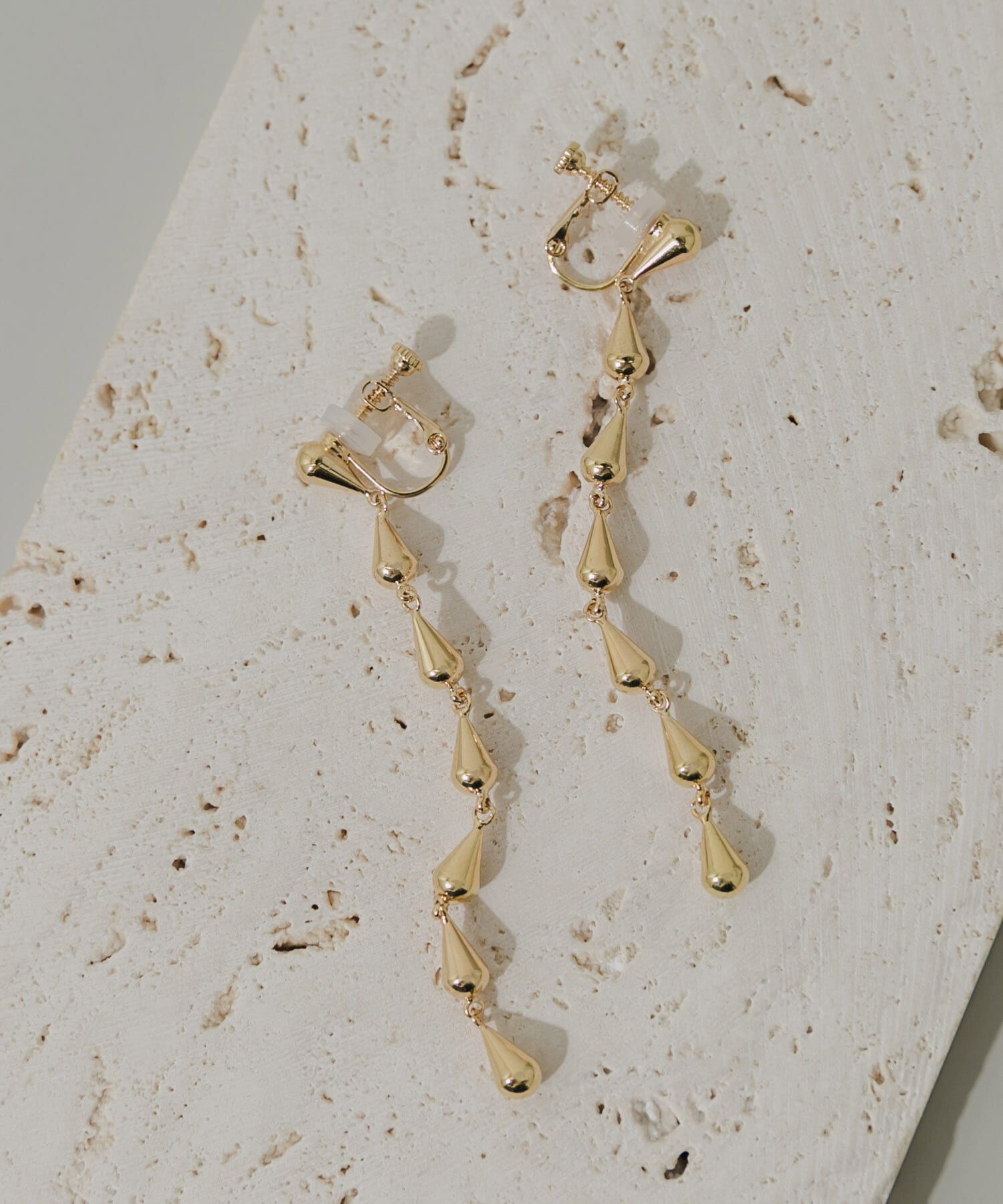 SMELLY「ティアドロップチェーンイヤリング」|イヤリング|ゴールド