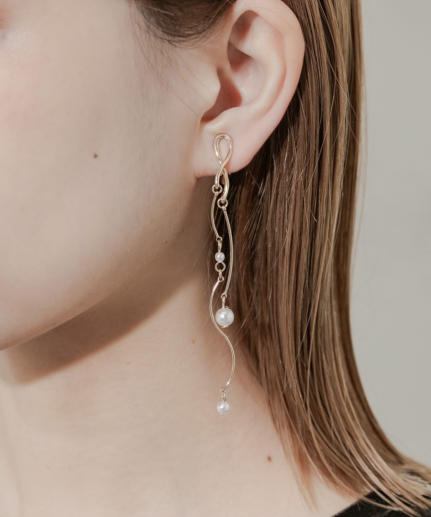 SMELLY「ウェーブパールスウィングイヤリング」|イヤリング|ゴールド系その他