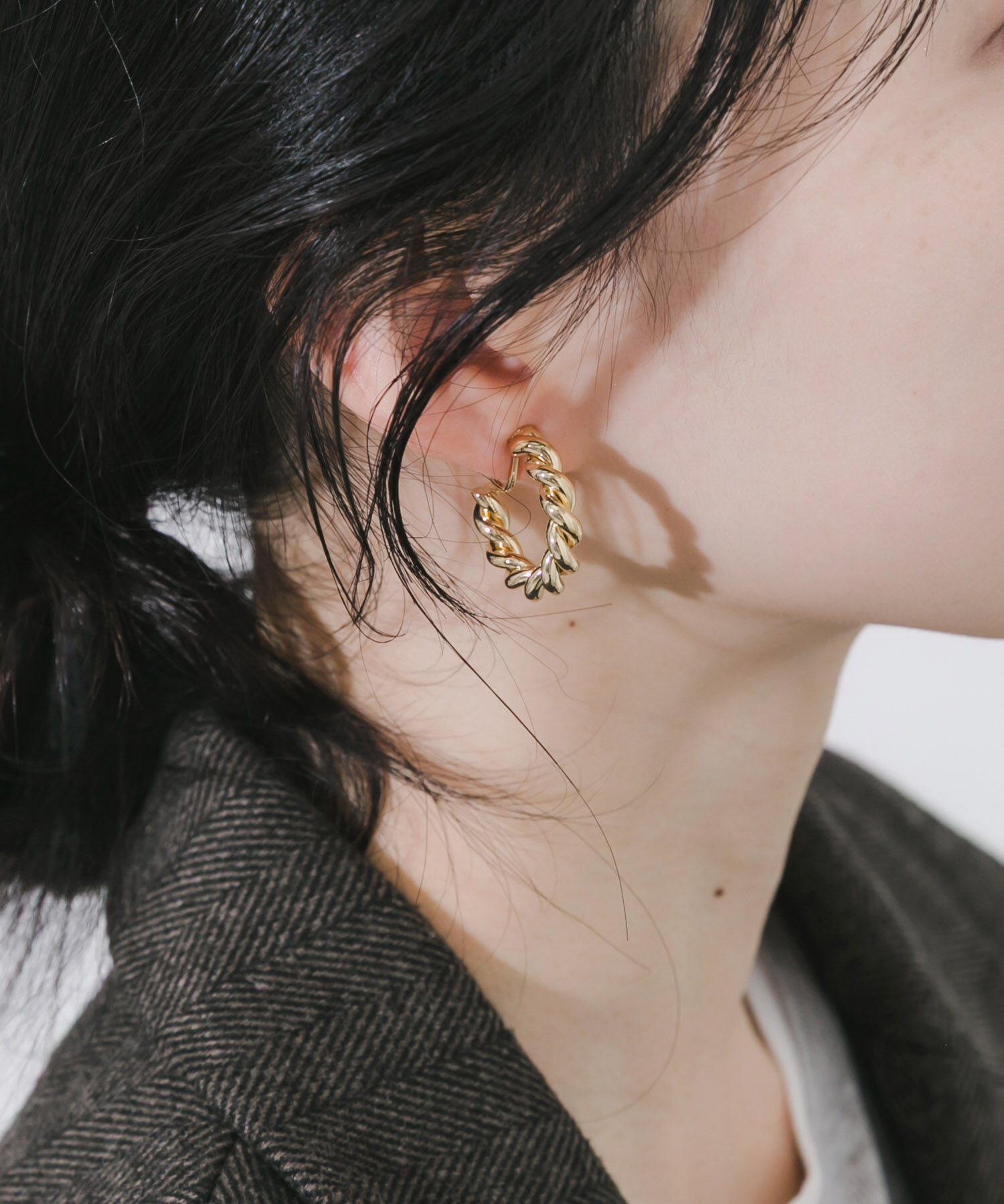 SMELLY「ボリュームツイストフープイヤリング」|イヤリング|